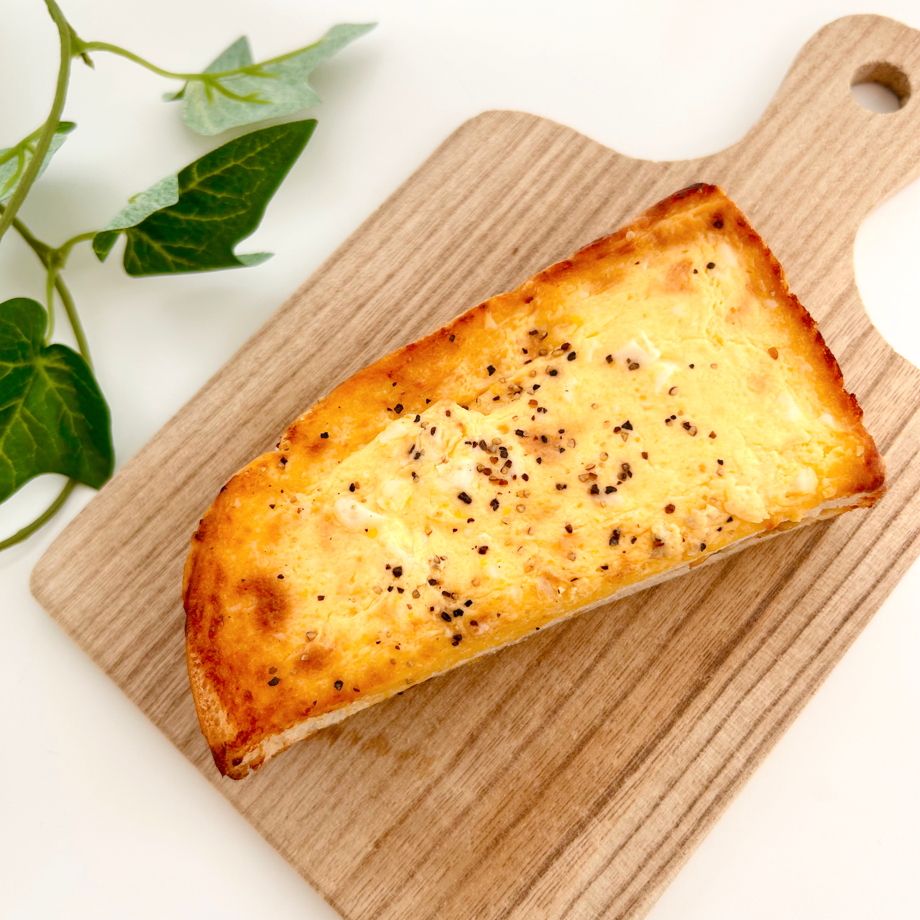 FamilyMart（ファミリーマート）のおすすめ惣菜パン「焼たまごカレートースト」