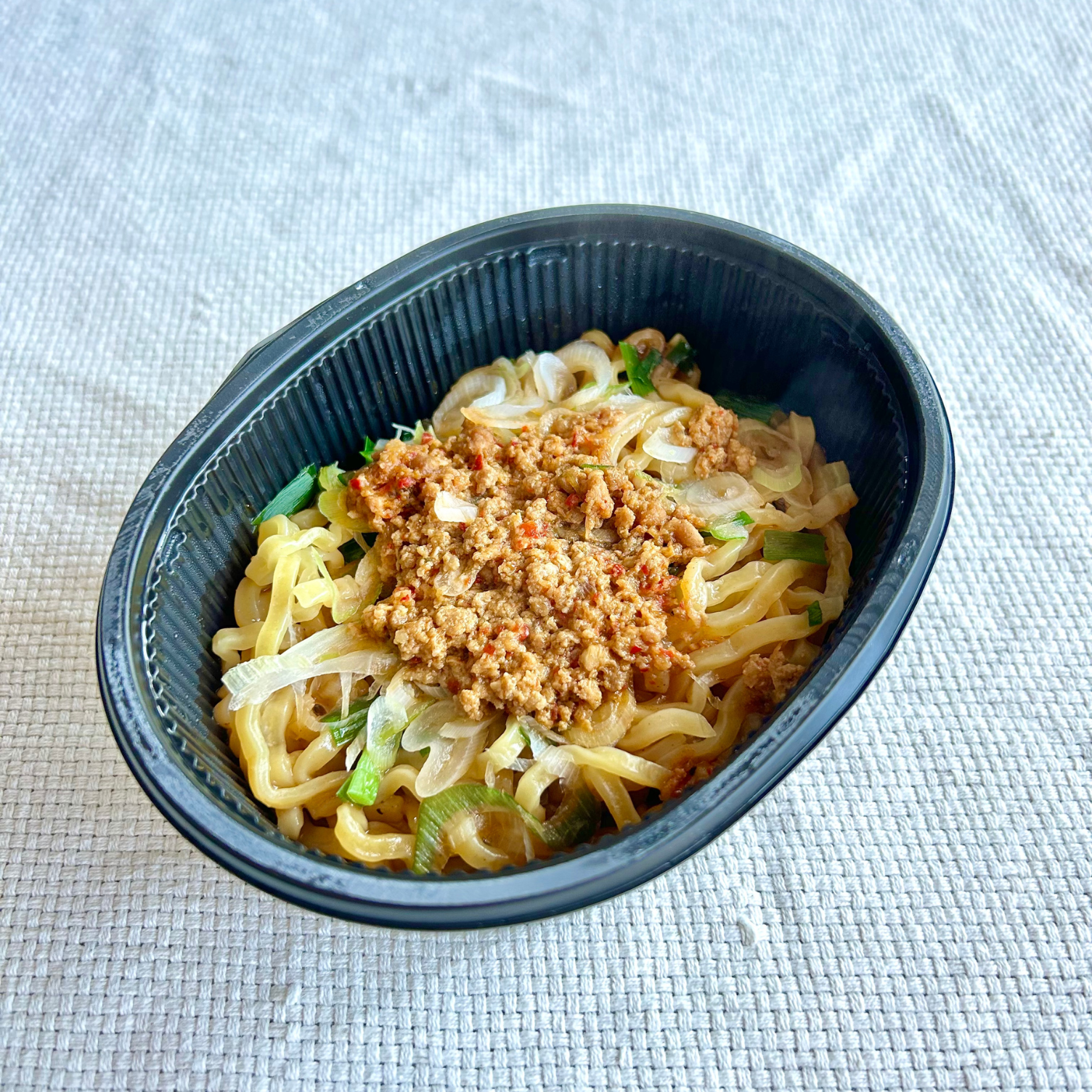 セブンのおすすめフード「EASE UP ピリ辛台湾まぜそば」