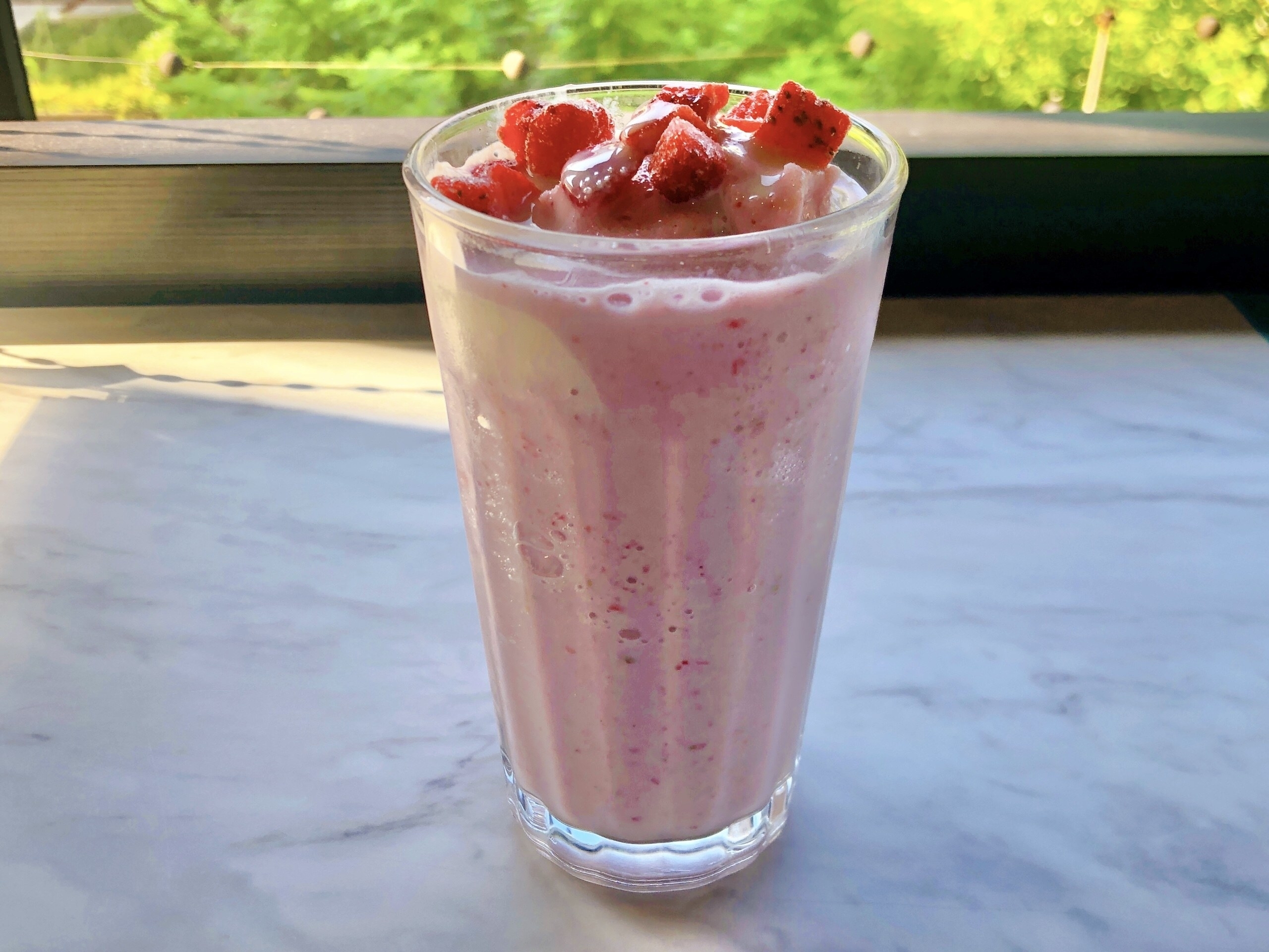 サンマルクのオススメスイーツ「練乳いちごバナナスムージー」