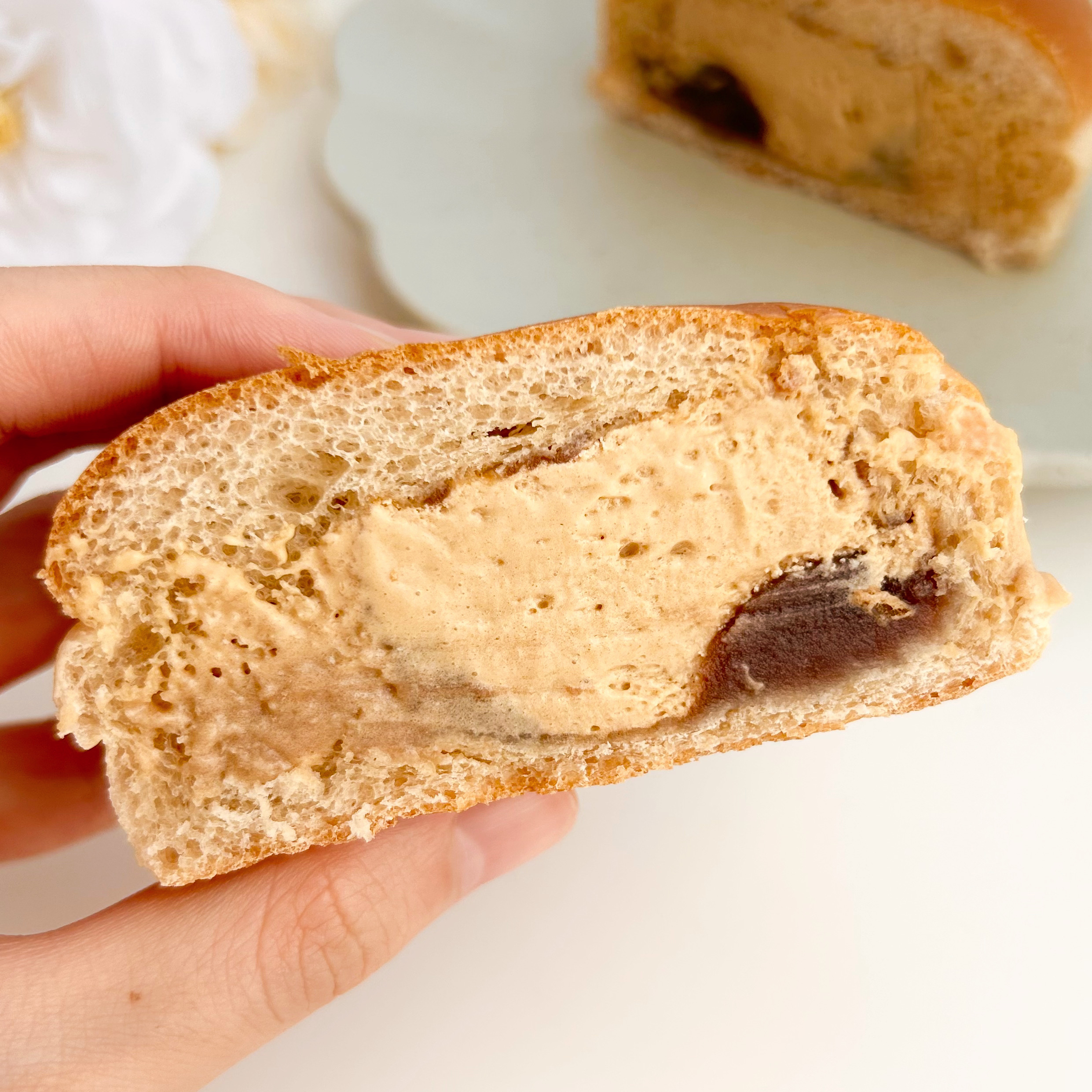 LAWSON(ローソン)のコラボパン「猿田彦珈琲 コーヒークリームあんぱん」