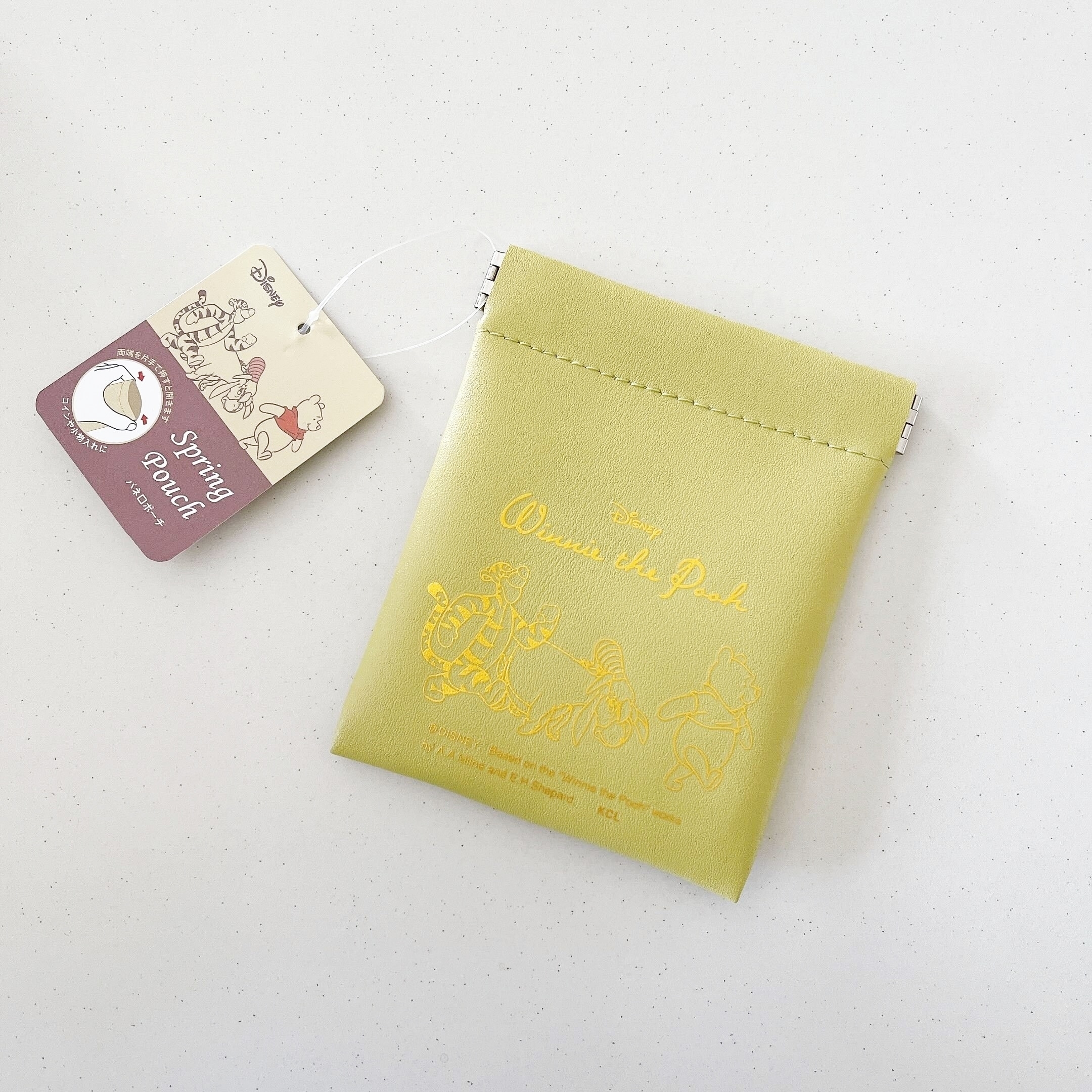 セリアのおすすめ雑貨「くまのプーさん バネ口ポーチ」