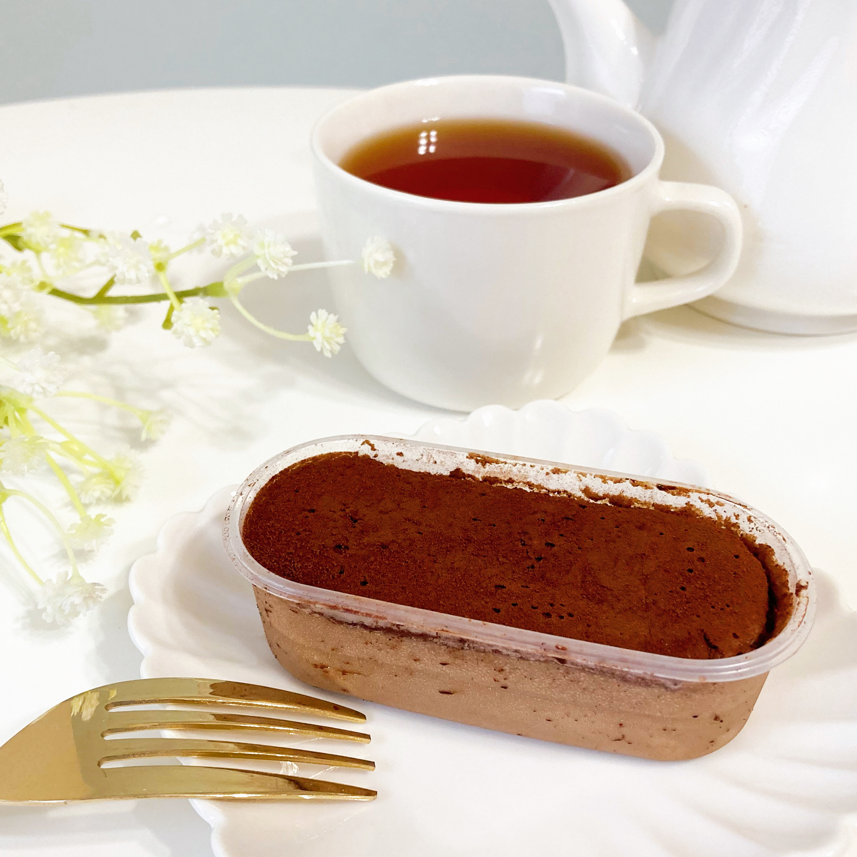 FamilyMart(ファミリーマート)のおすすめスイーツ「サマーショコラ(ベイクド&スフレの2層仕立て)」