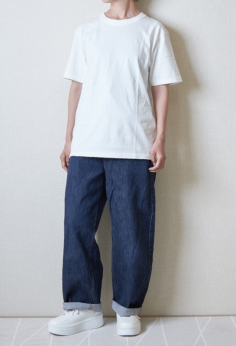 ユニクロのオススメのトップス「クルーネックTシャツ」のコーディネート