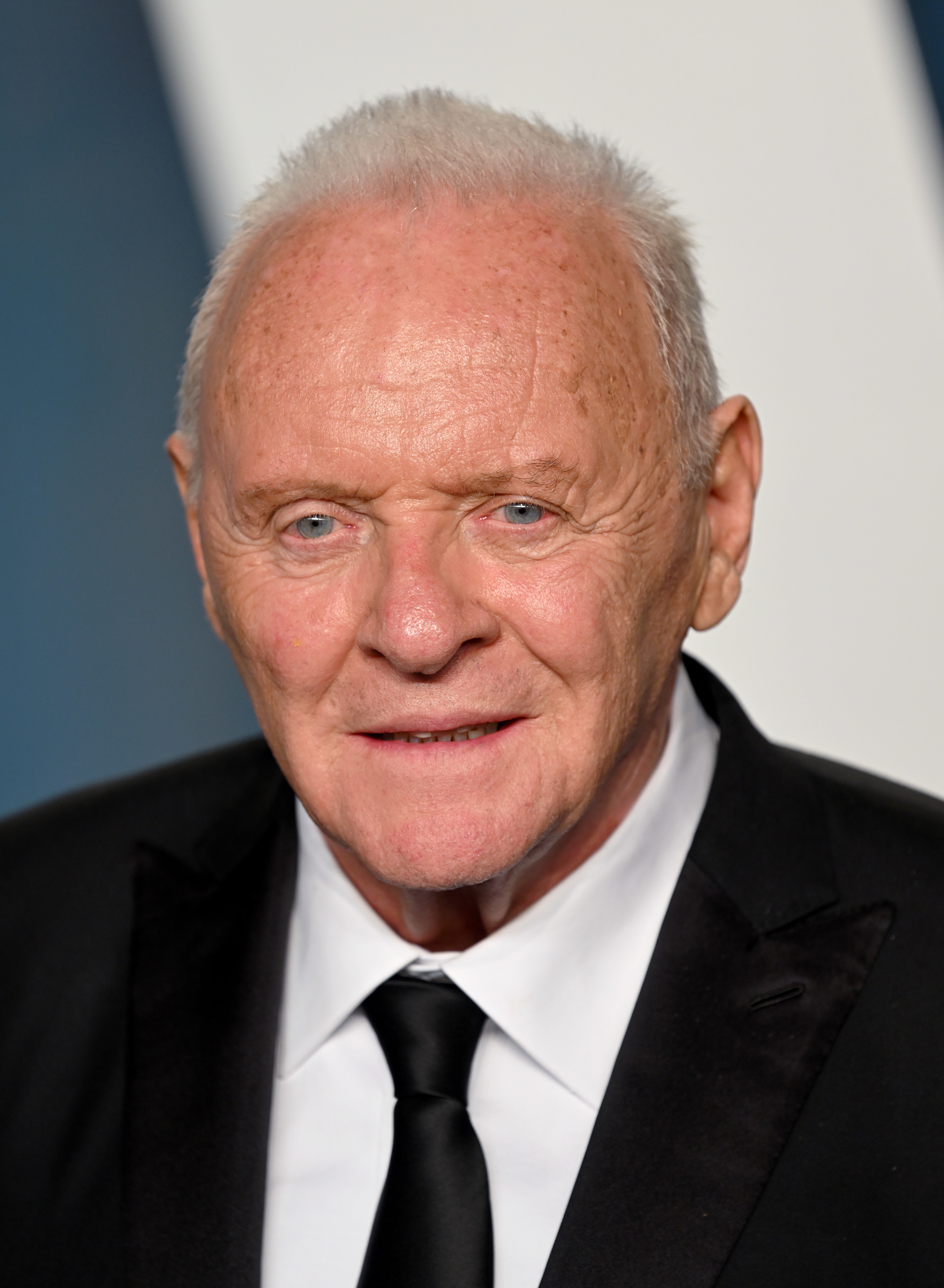 Anthony Hopkins poses in a suit and tie at a formal event