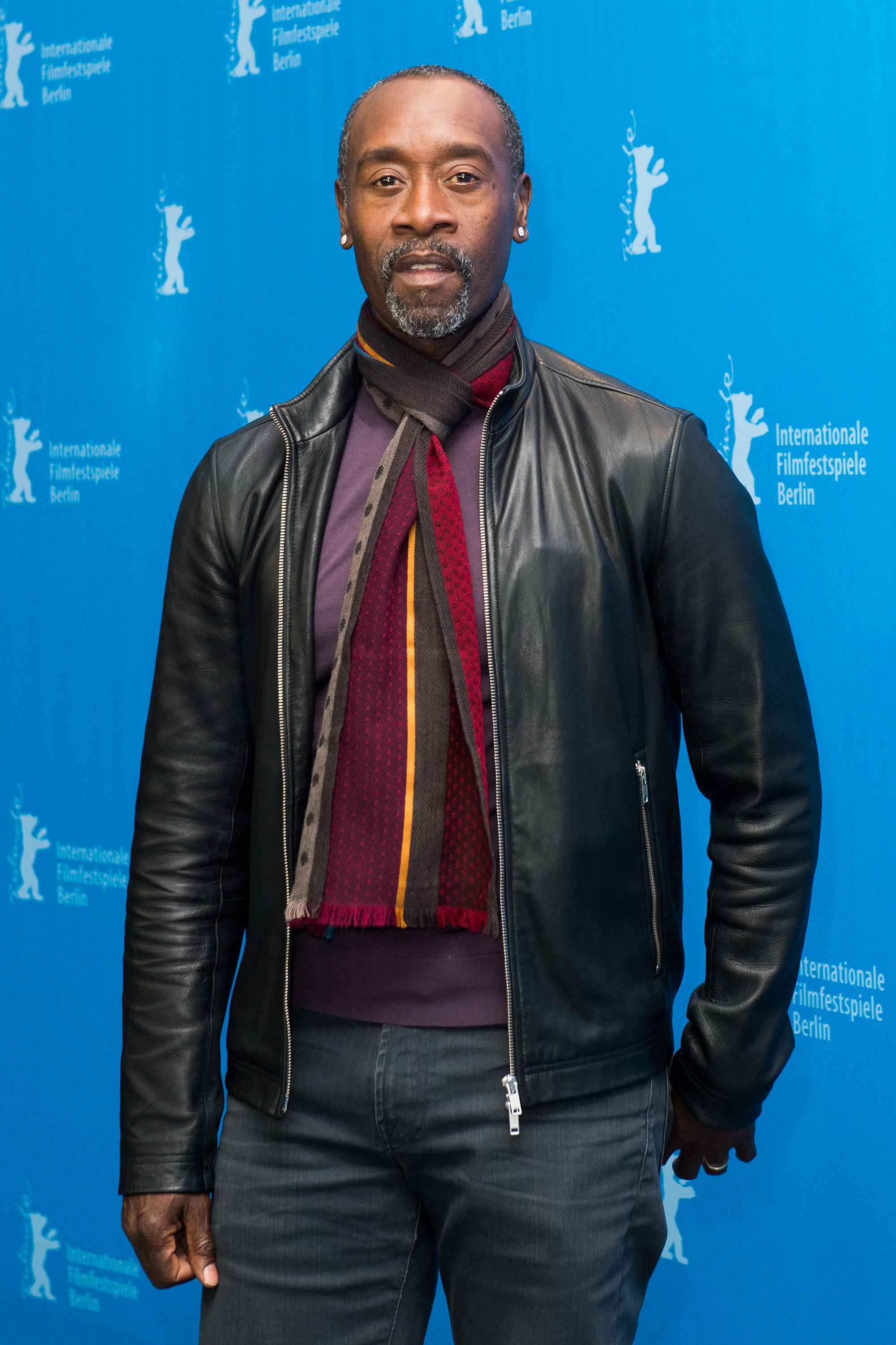 Don Cheadle poses at the Internationale Filmfestspiele Berlin, wearing a leather jacket and a stylish scarf