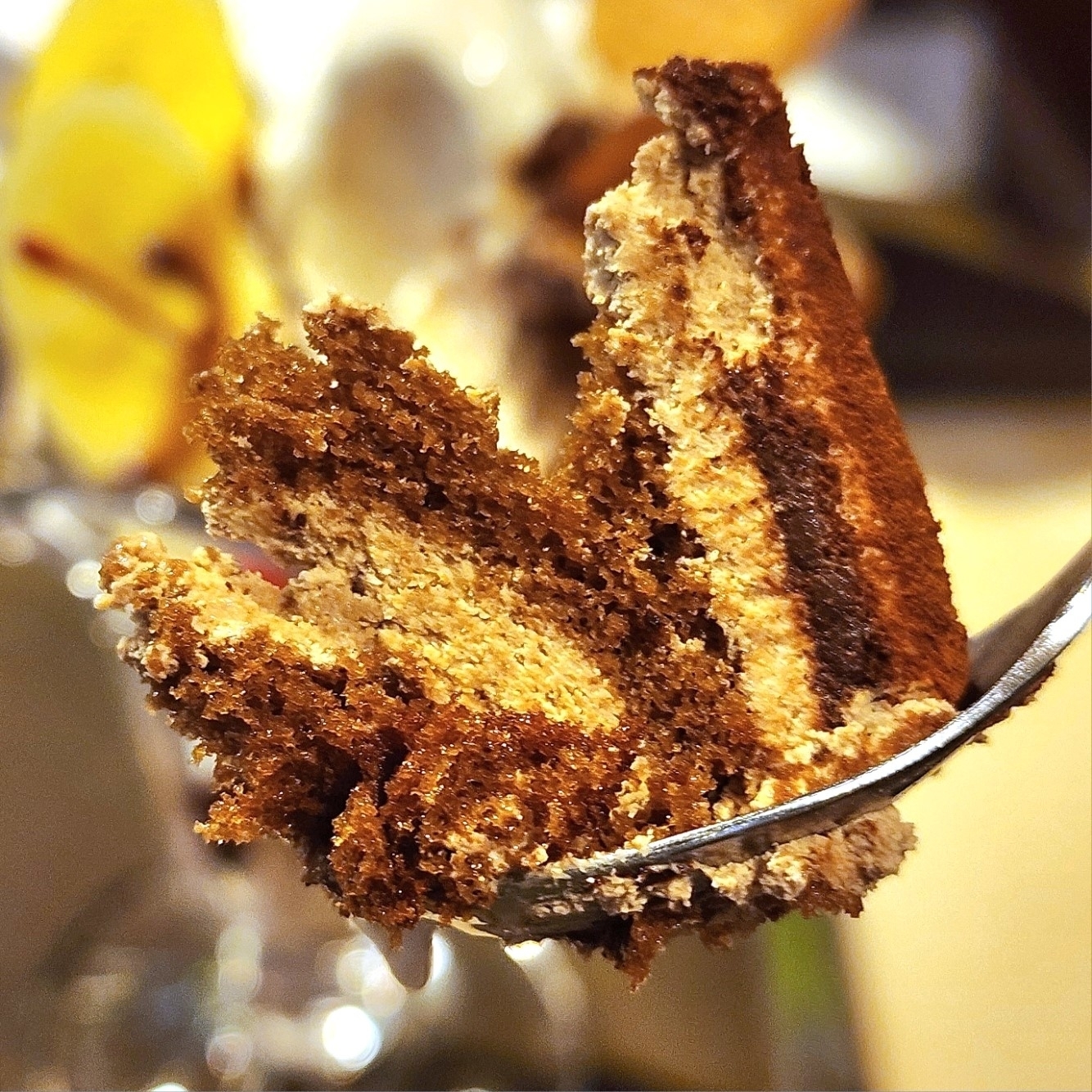 サンマルクカフェのオススメスイーツ「チョコケーキとバナナのチョコレートパフェ」