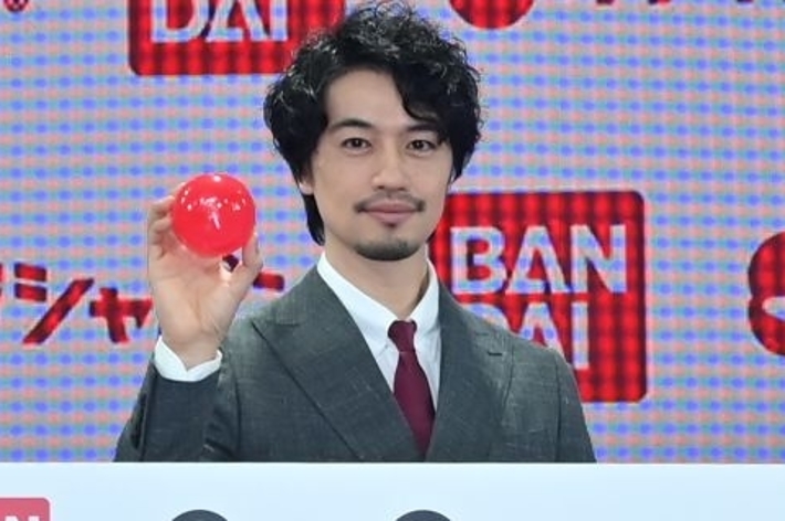 「ガシャポンの日」アピールをする斎藤さん