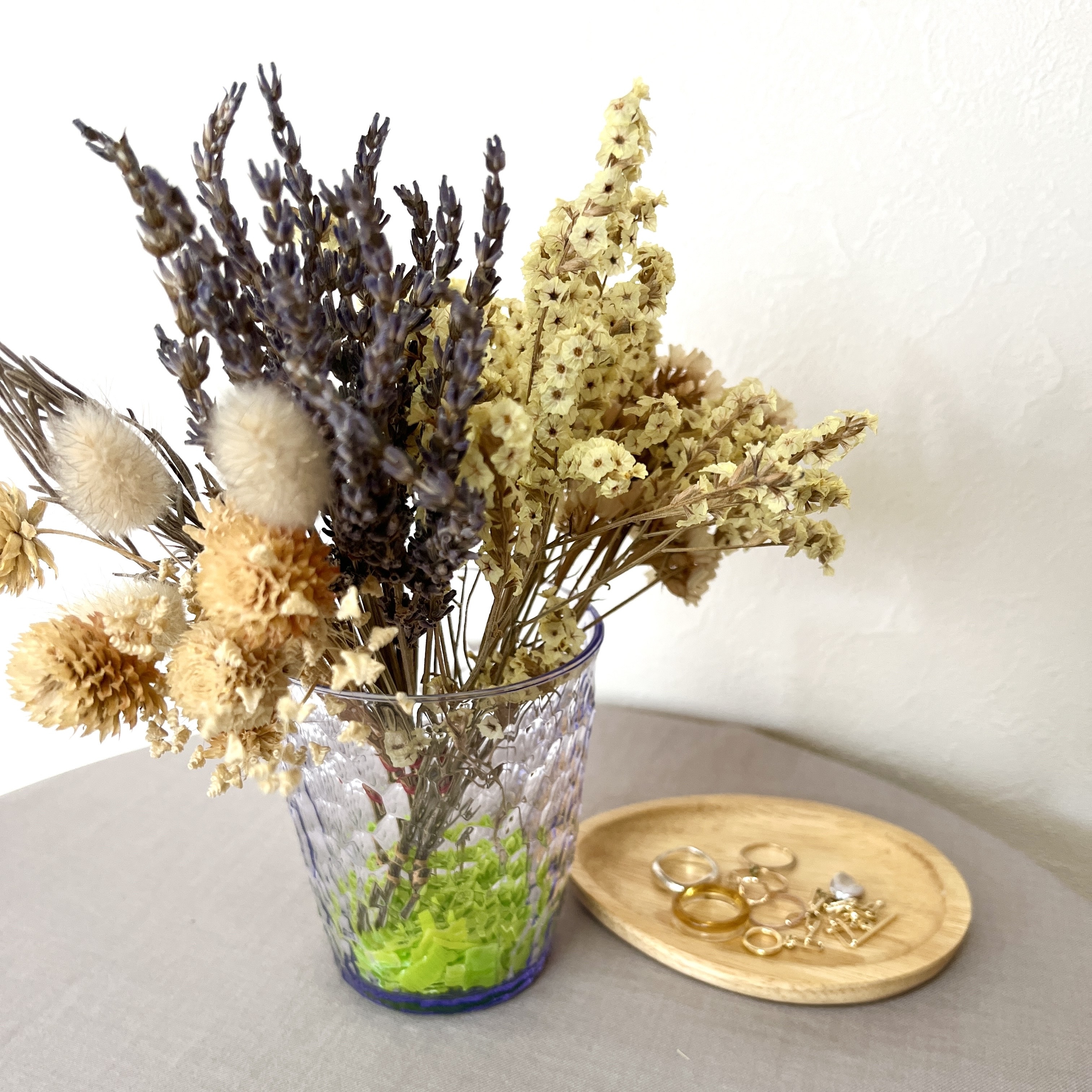 DAISO(ダイソー)のおすすめ食器「石目調コップ(カラフル、320mL)」