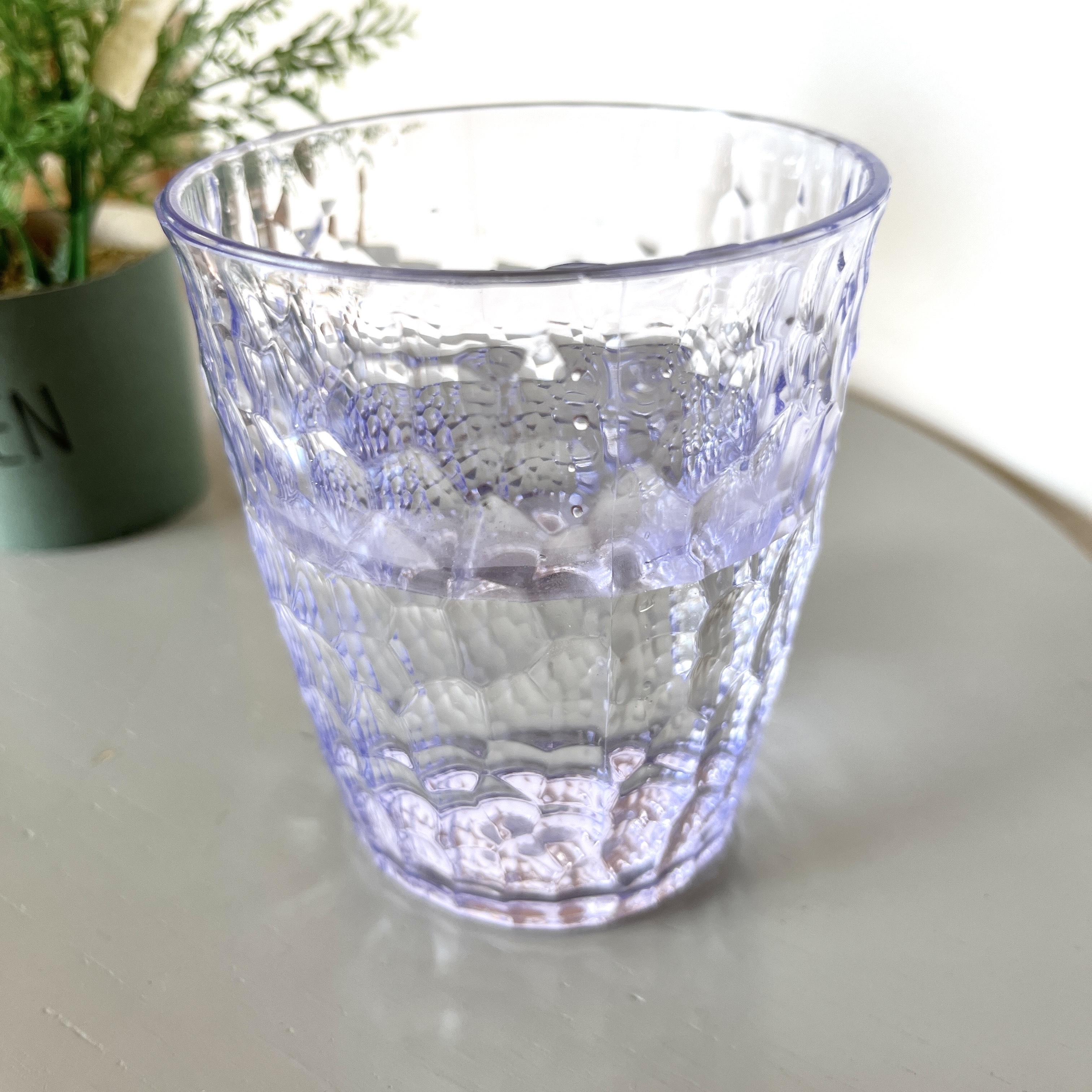 DAISO(ダイソー)のおすすめ食器「石目調コップ(カラフル、320mL)」