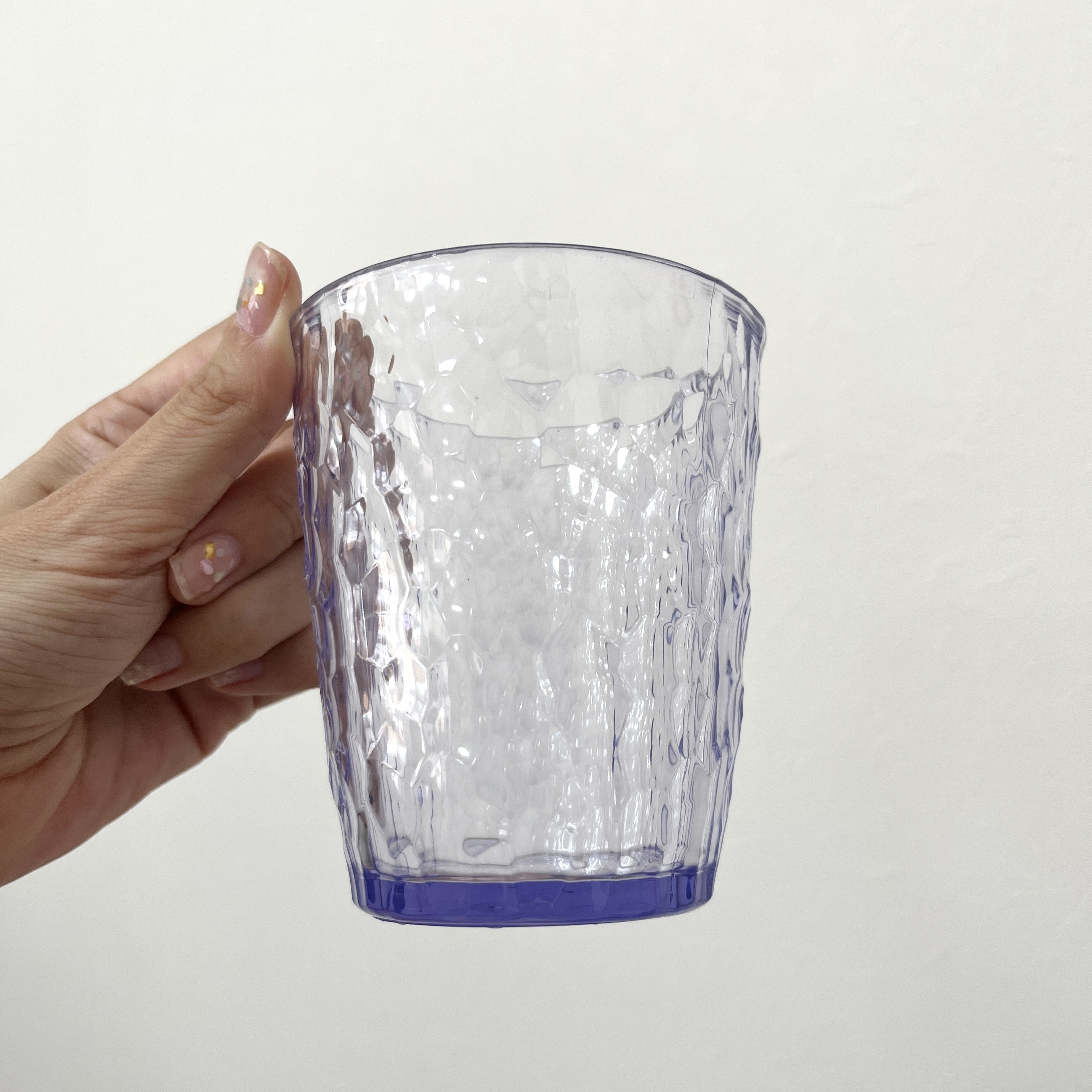 DAISO(ダイソー)のおすすめ食器「石目調コップ(カラフル、320mL)」