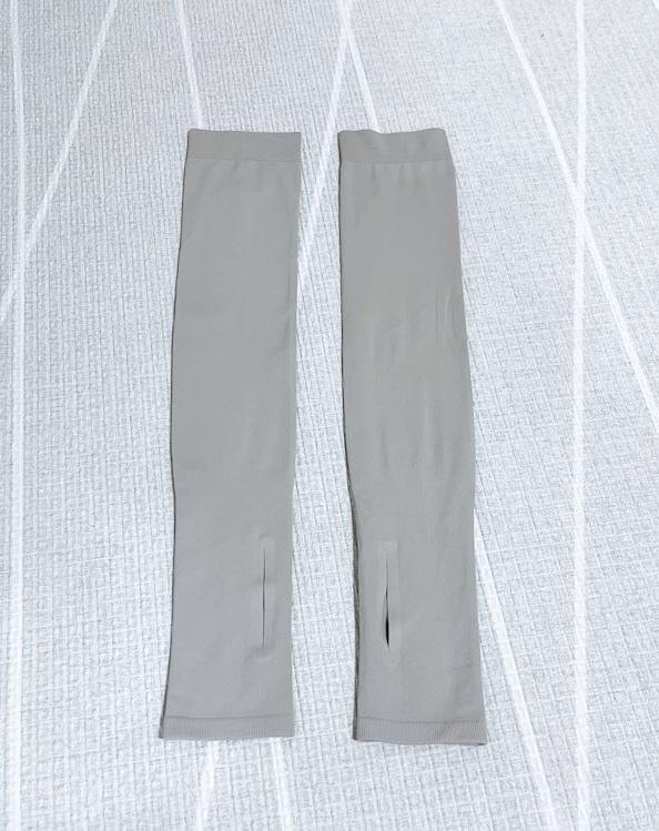 ユニクロのおすすめアイテム「UVカットシームレスアームカバー」