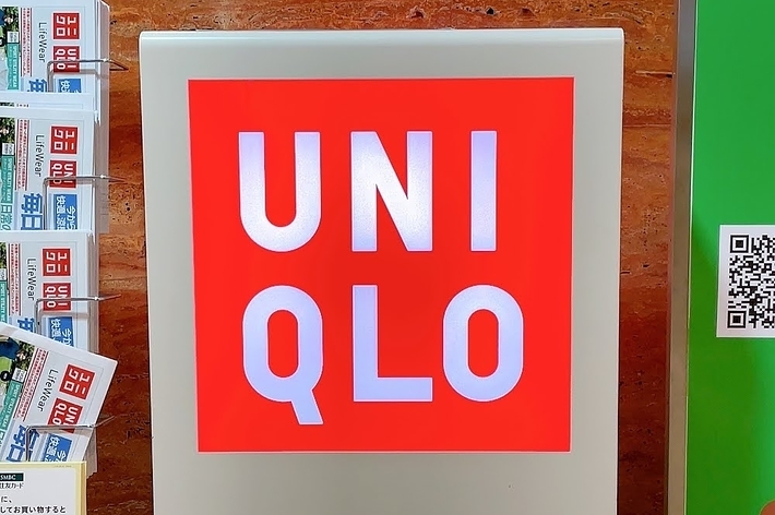 ユニクロの広告看板。