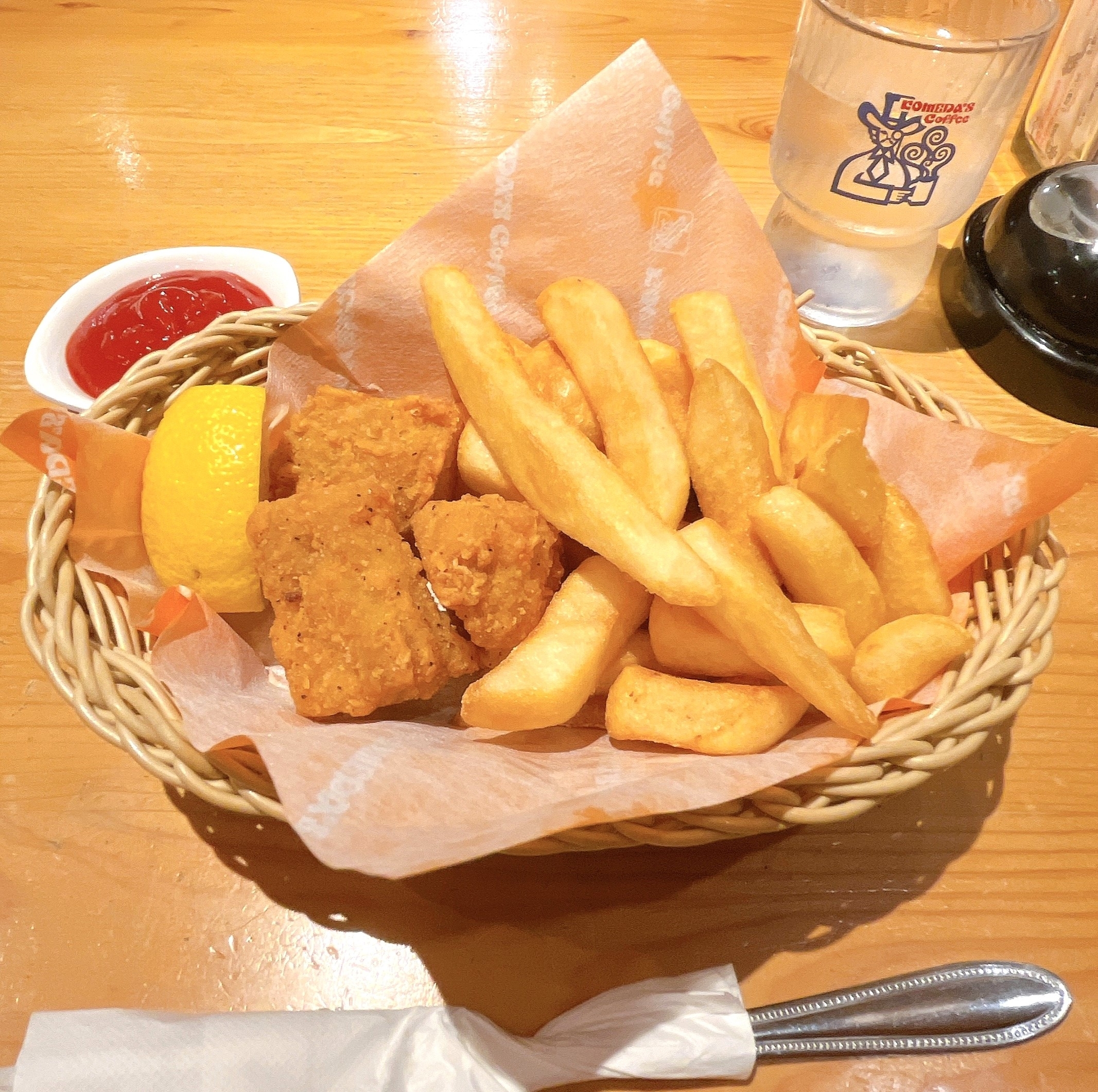 コメダ珈琲店のオススメのメニュー「ポテチキ（コメチキ3ケ）」