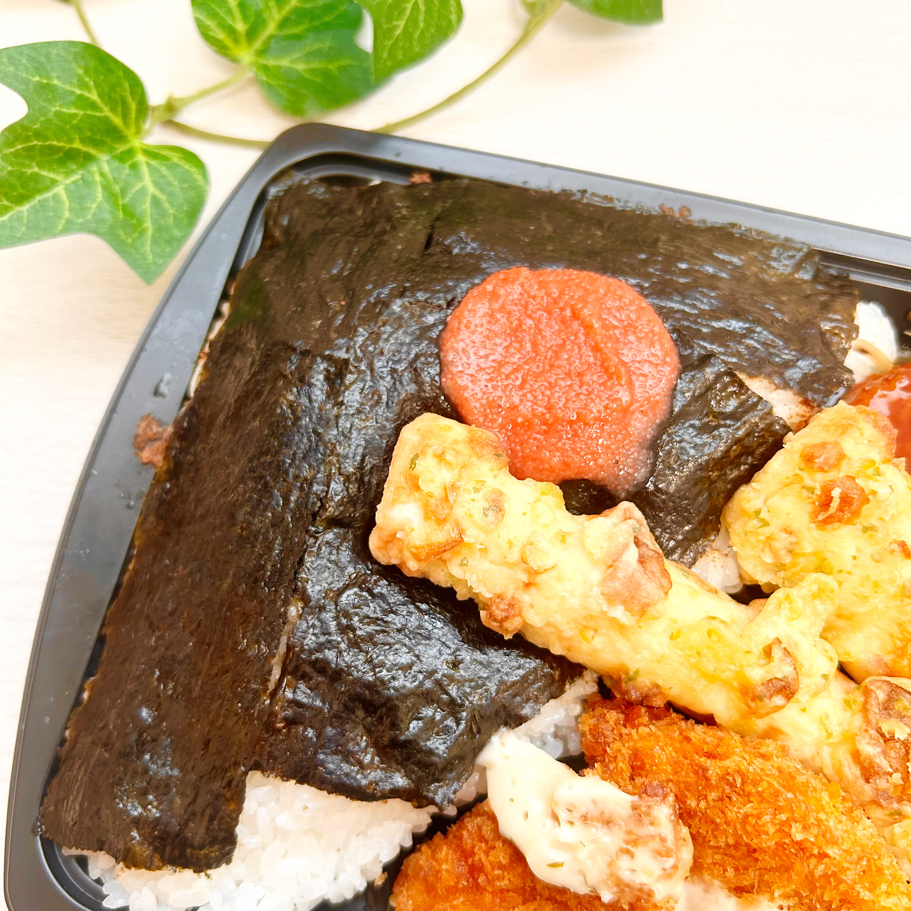 FamilyMart（ファミリーマート）のおすすめお弁当「【たぶん40%増量作戦】増量明太海苔弁当」