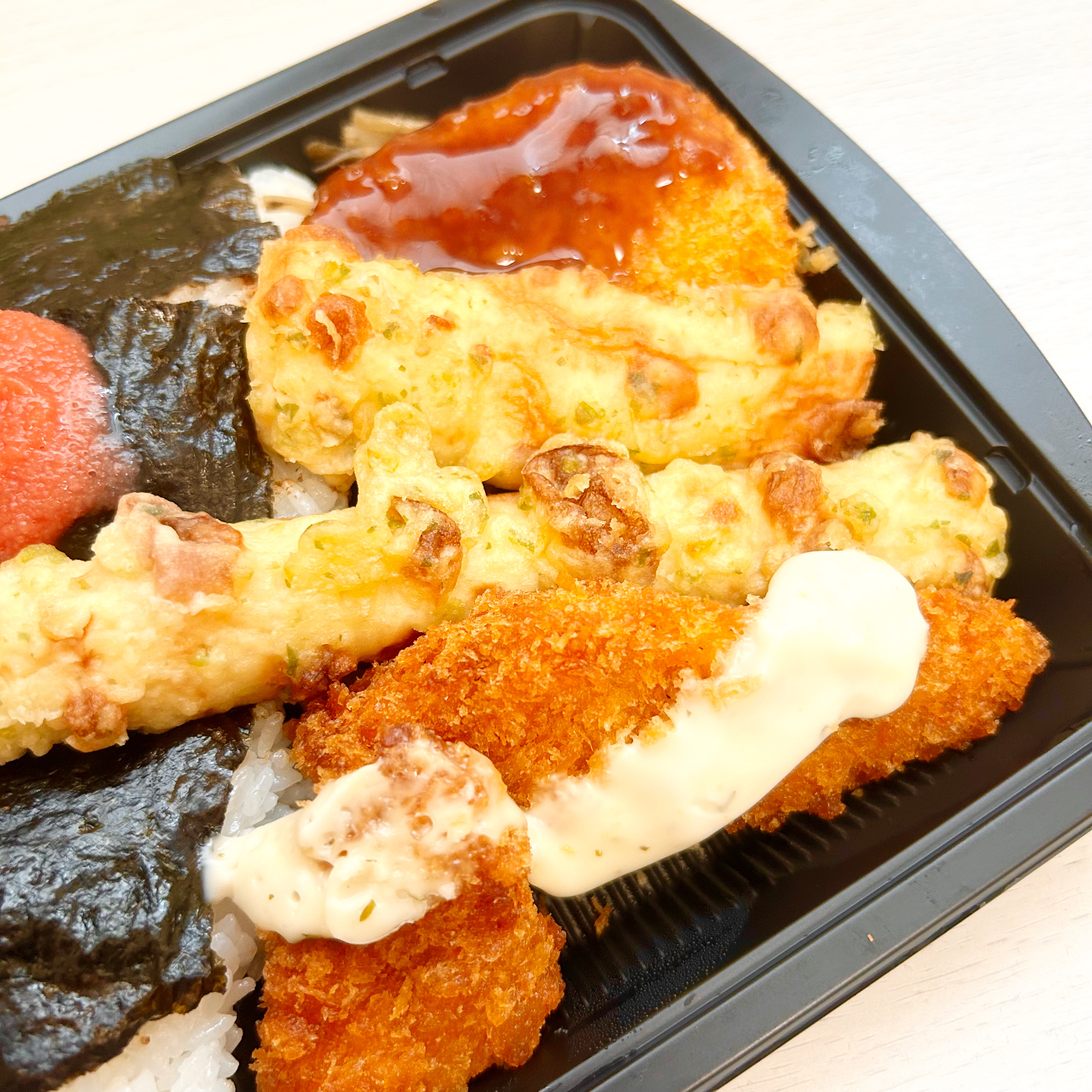 FamilyMart（ファミリーマート）のおすすめお弁当「【たぶん40%増量作戦】増量明太海苔弁当」