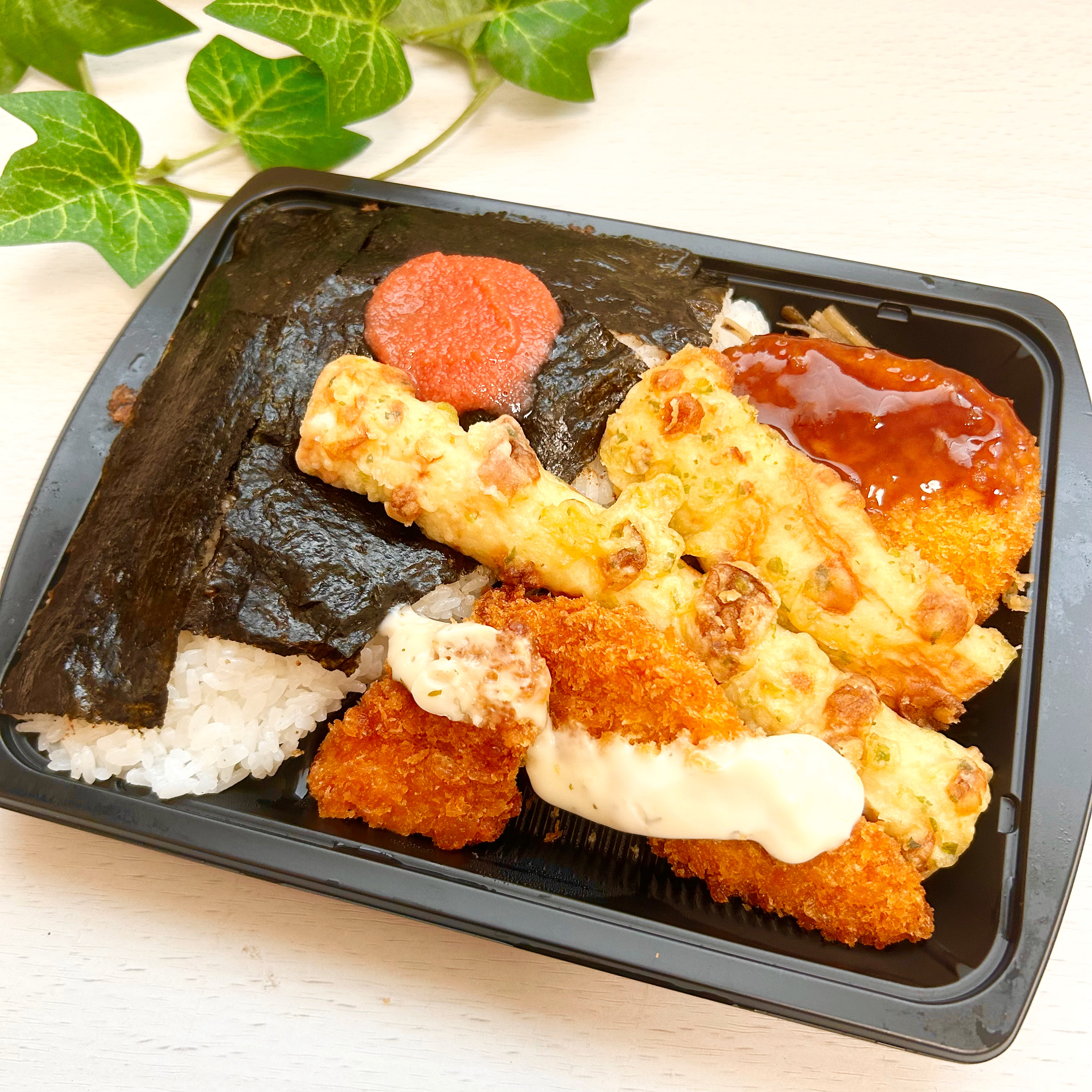 FamilyMart（ファミリーマート）のおすすめお弁当「【たぶん40%増量作戦】増量明太海苔弁当」