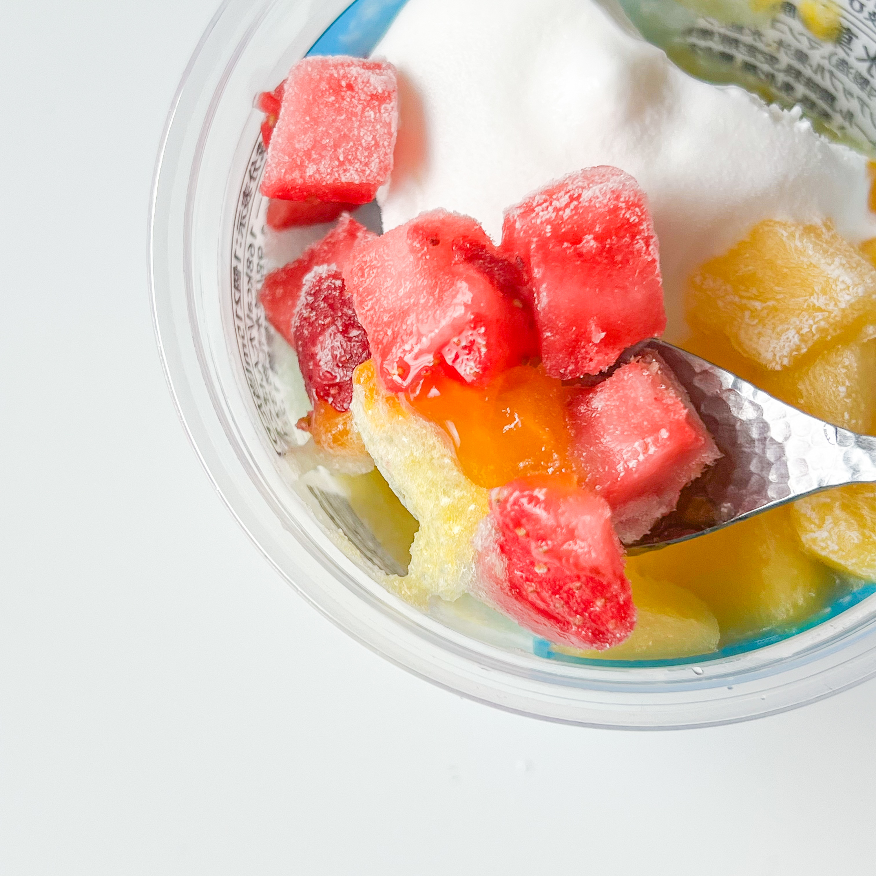 セブン-イレブンのおすすめアイス「マンゴーと苺のブルーハワイ氷」