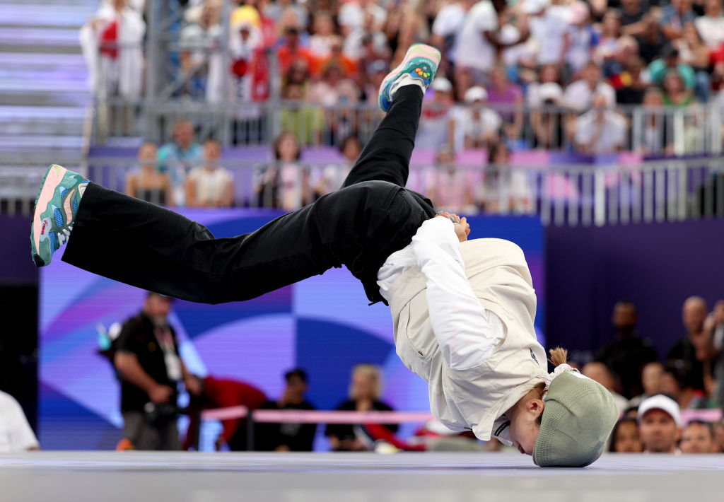 Ami Yuasa breakdancing