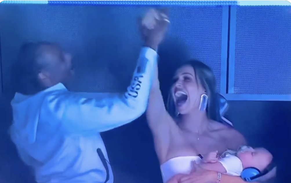 Snoop Dogg watches USA Men's Swimming with their families