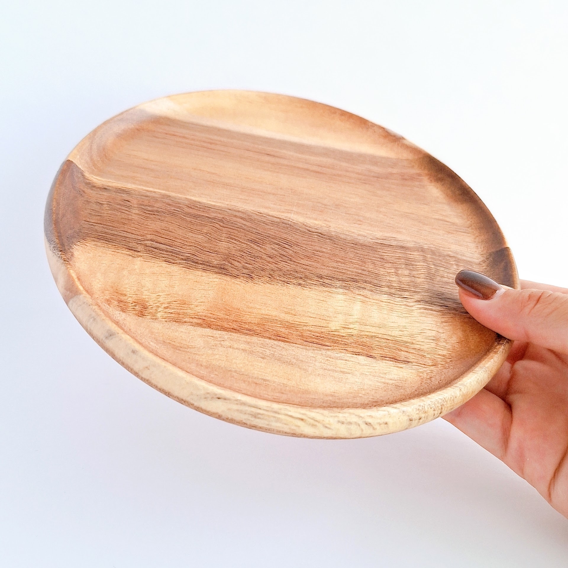 無印良品のおすすめキッチングッズ「アカシア お皿にもなるカッティングボード 丸型」