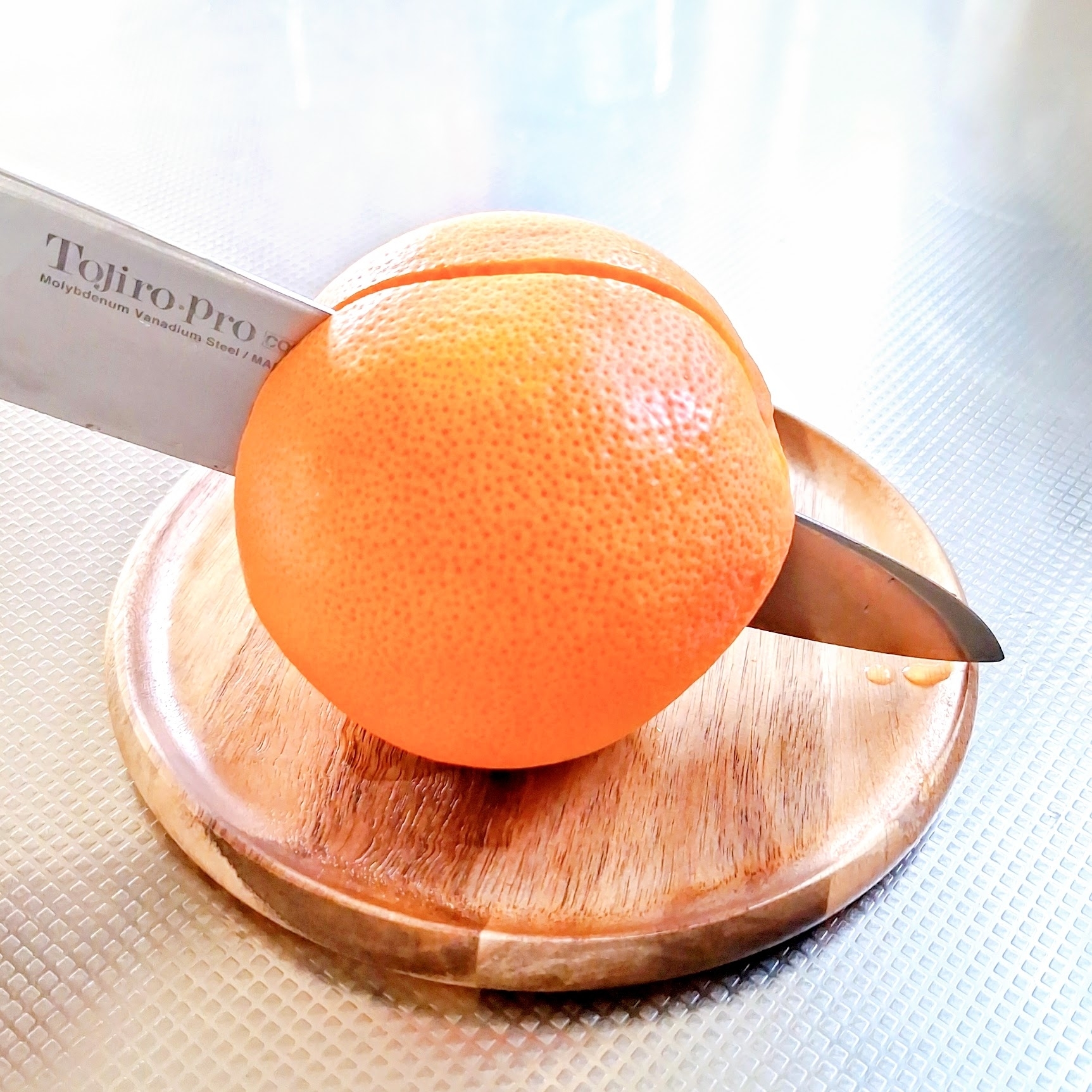 無印良品のおすすめキッチングッズ「アカシア お皿にもなるカッティングボード 丸型」