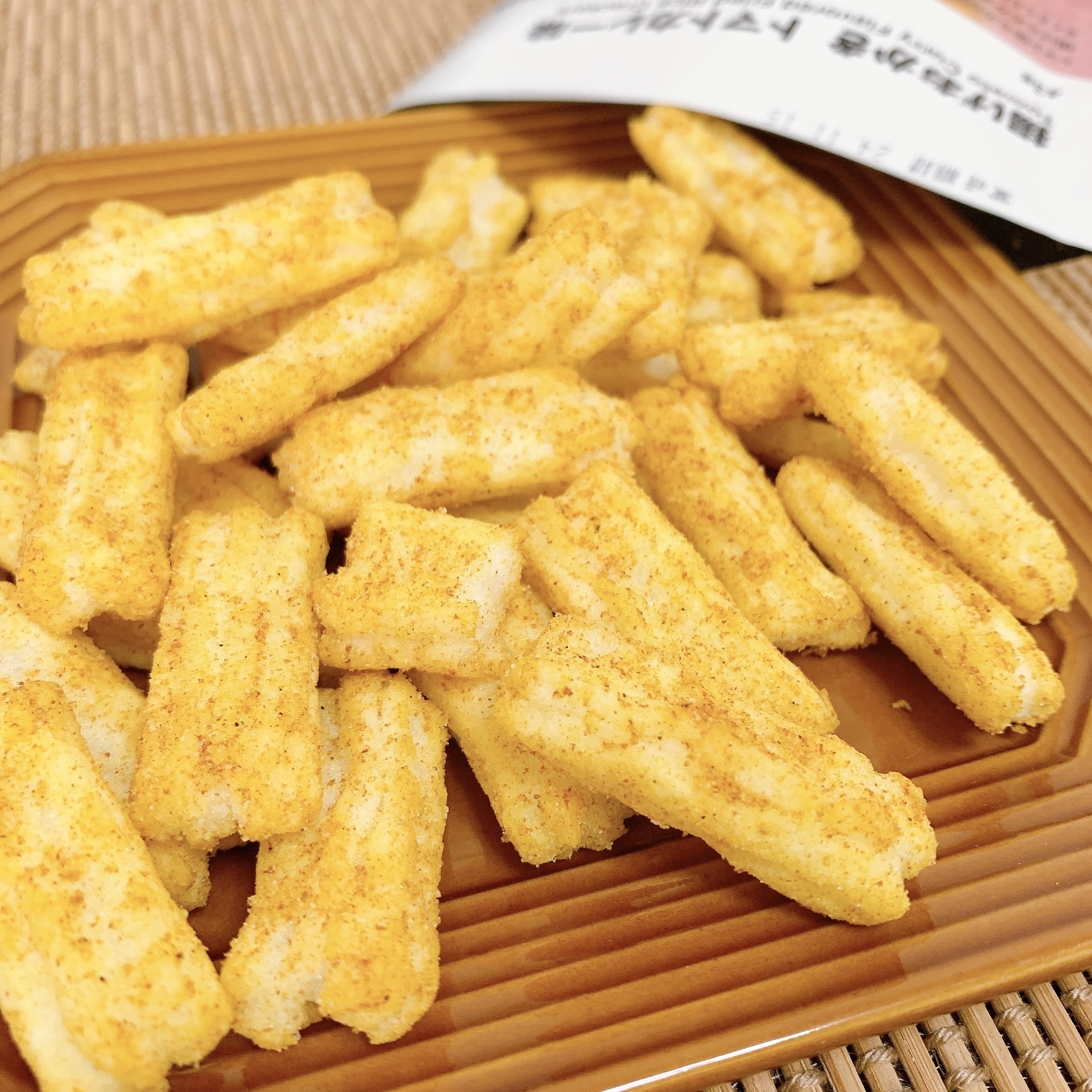 無印良品のおすすめのお菓子「揚げおかき トマトカレー味」