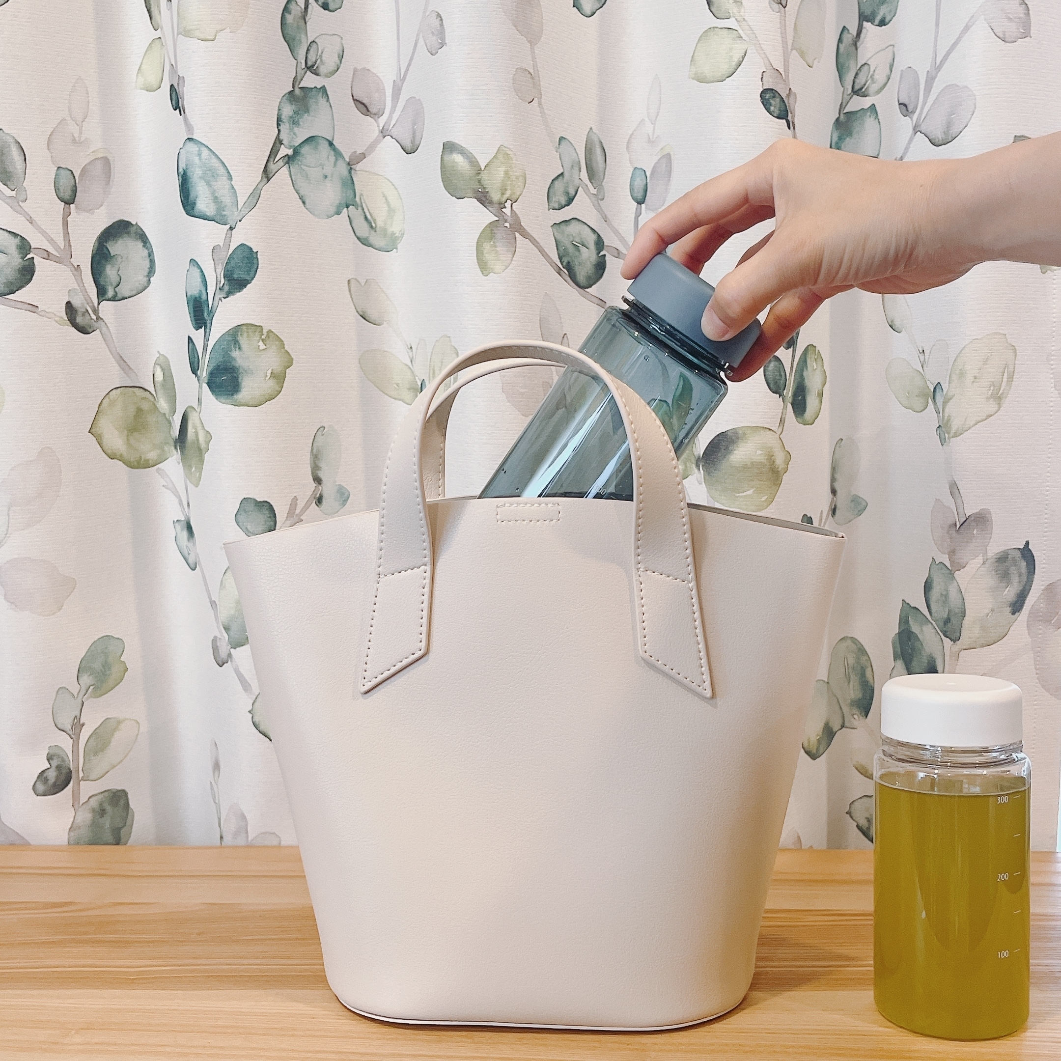 MUJI(無印良品)の水分補給におすすめのグッズ「目盛り付き ドリンクボトル 約350ml」「目盛り付き ドリンクボトル 約500ml」