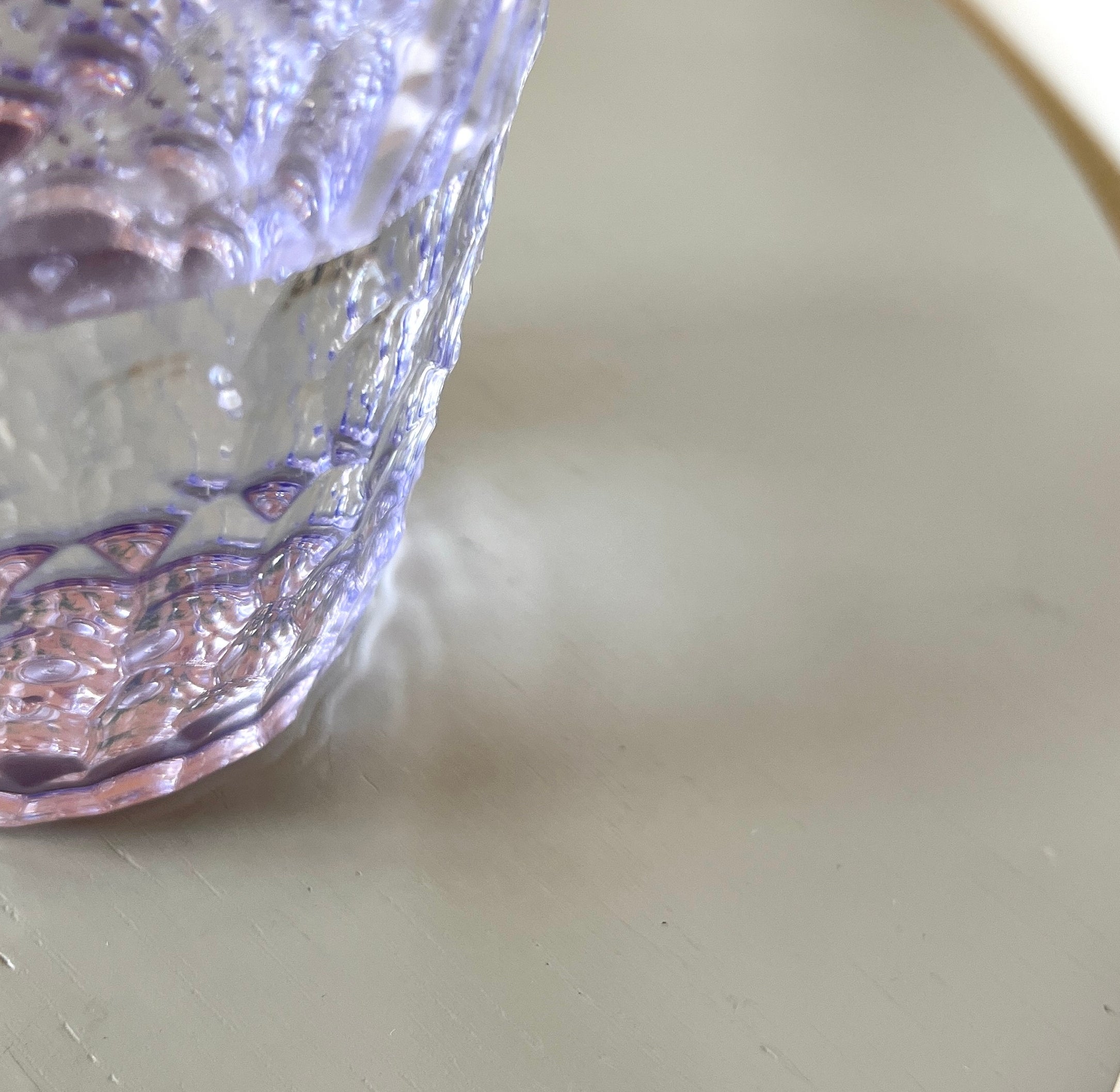 DAISO（ダイソー）のおすすめ食器「石目調コップ（カラフル、320mL）」