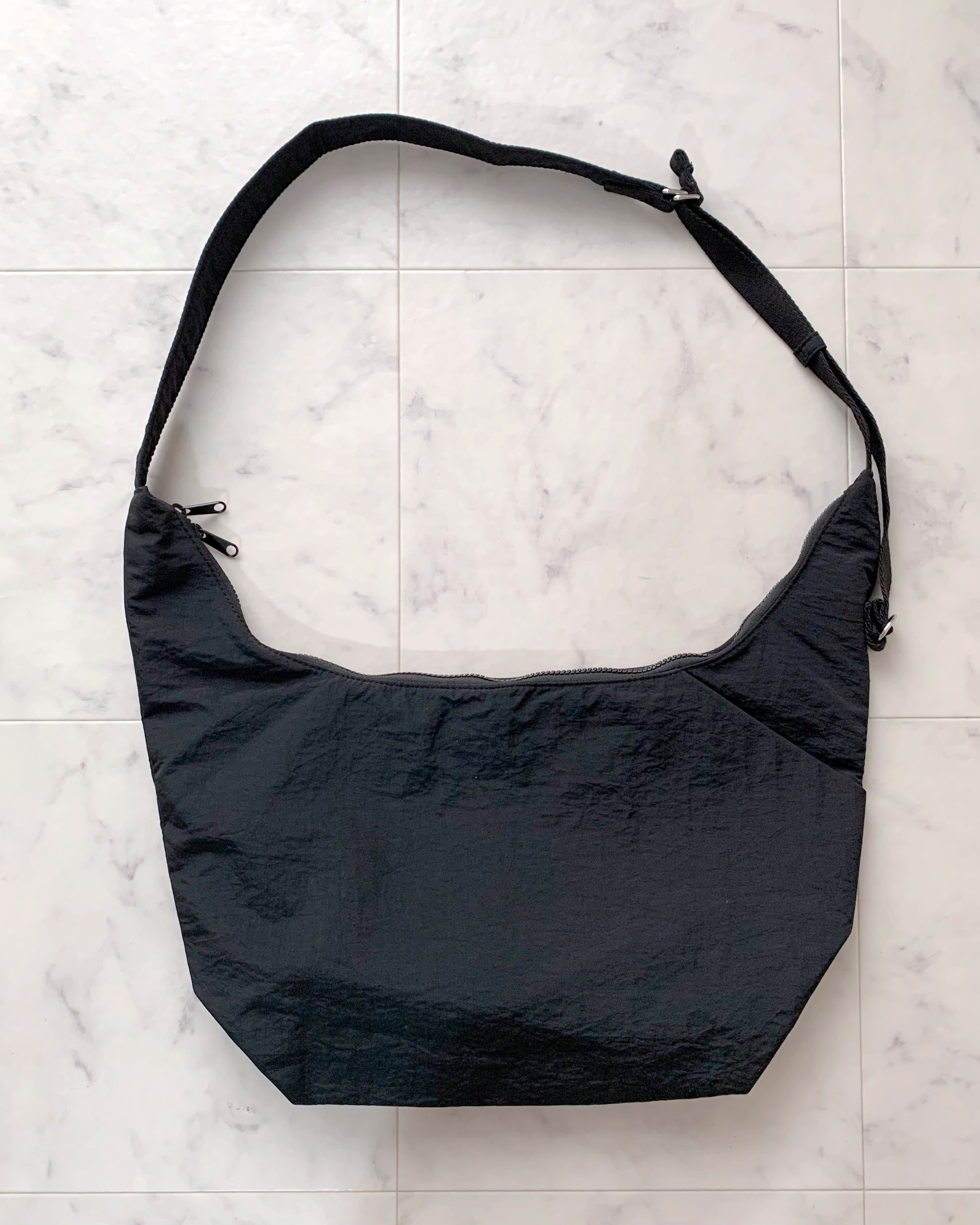 GU（ジーユー）のおすすめバッグ「ソフトナイロンクロスボディバッグ」