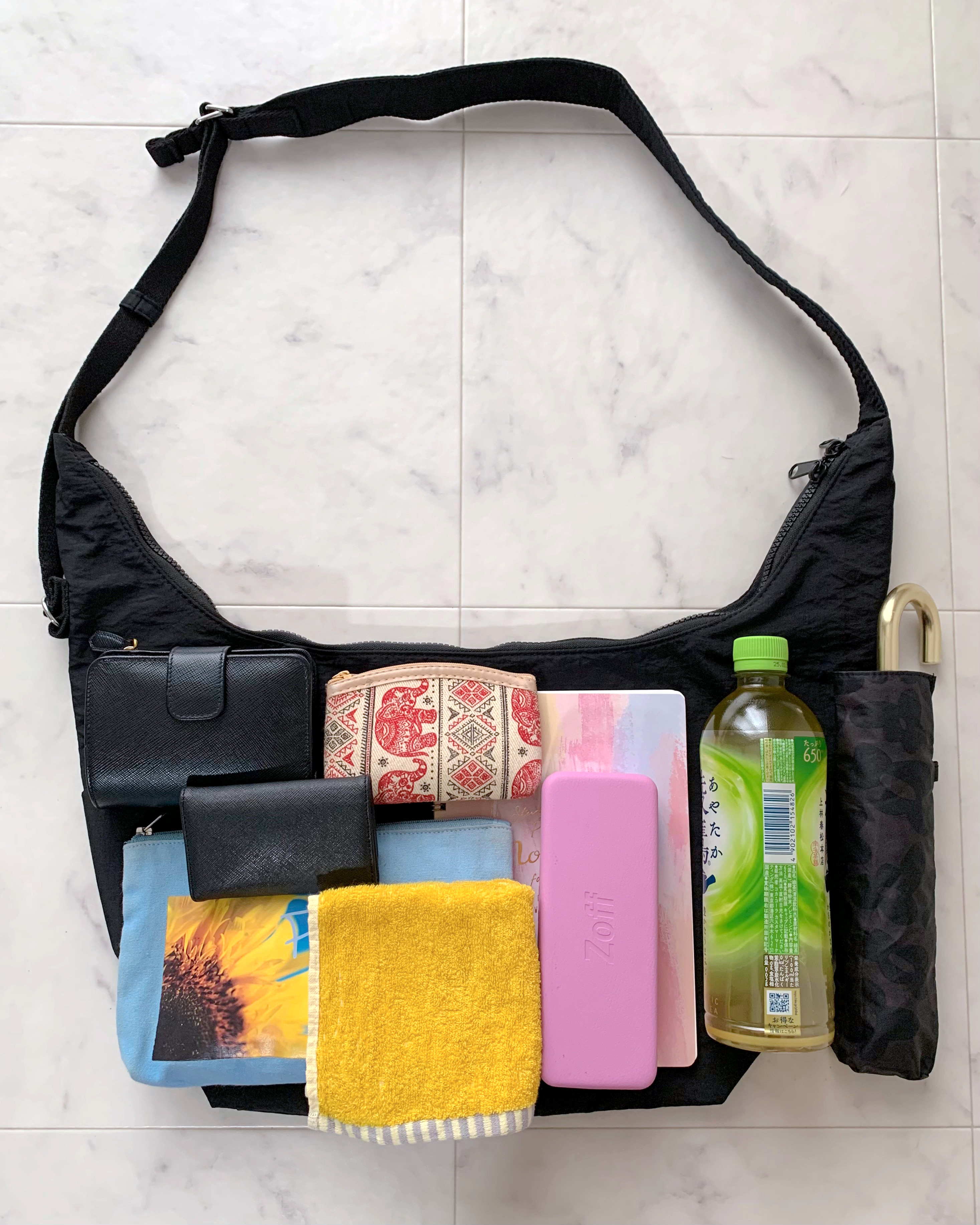 GU（ジーユー）のおすすめバッグ「ソフトナイロンクロスボディバッグ」