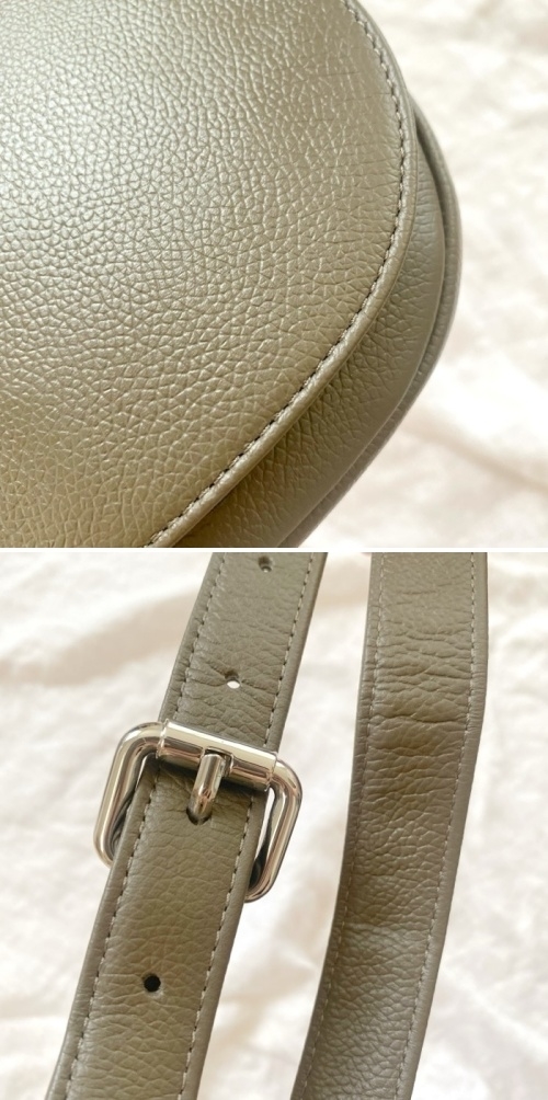 GU（ジーユー）のおすすめバッグ「レザーミニショルダーバッグ」