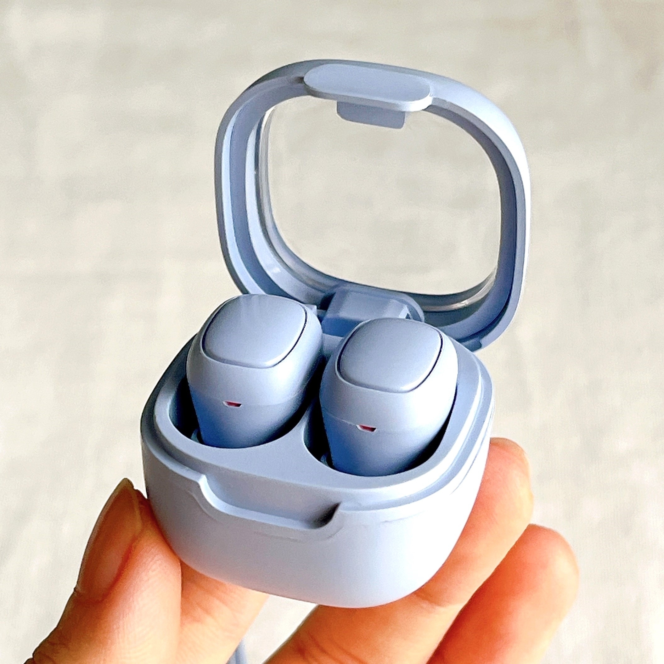 3COINSのオススメのグッズ「ミニクリアワイヤレスイヤホン」