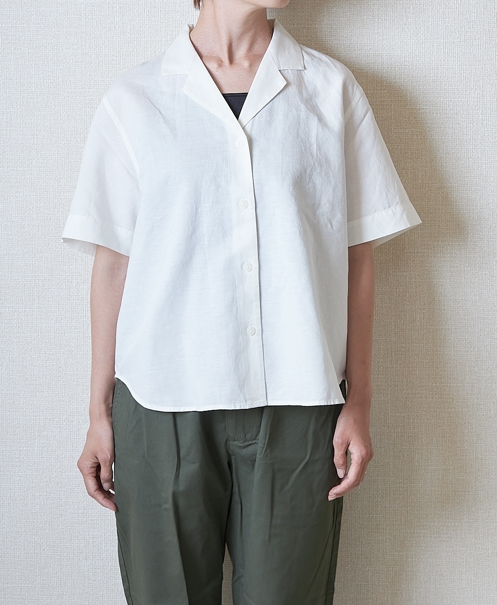 ユニクロのおすすめアイテム「リネンブレンドオープンカラーシャツ」
