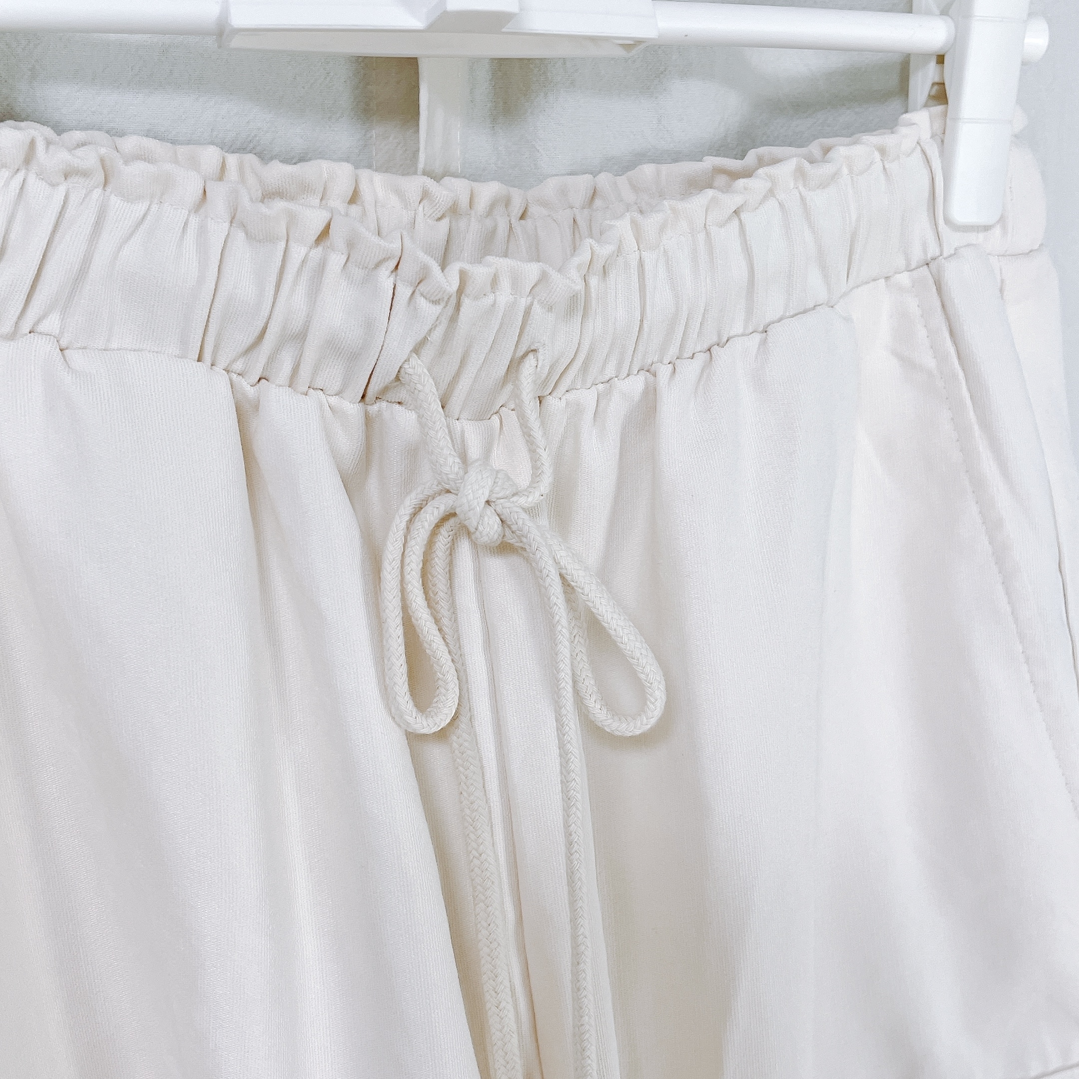 しまむらのおすすめファッションアイテム「マイクロコールカーゴPT97」