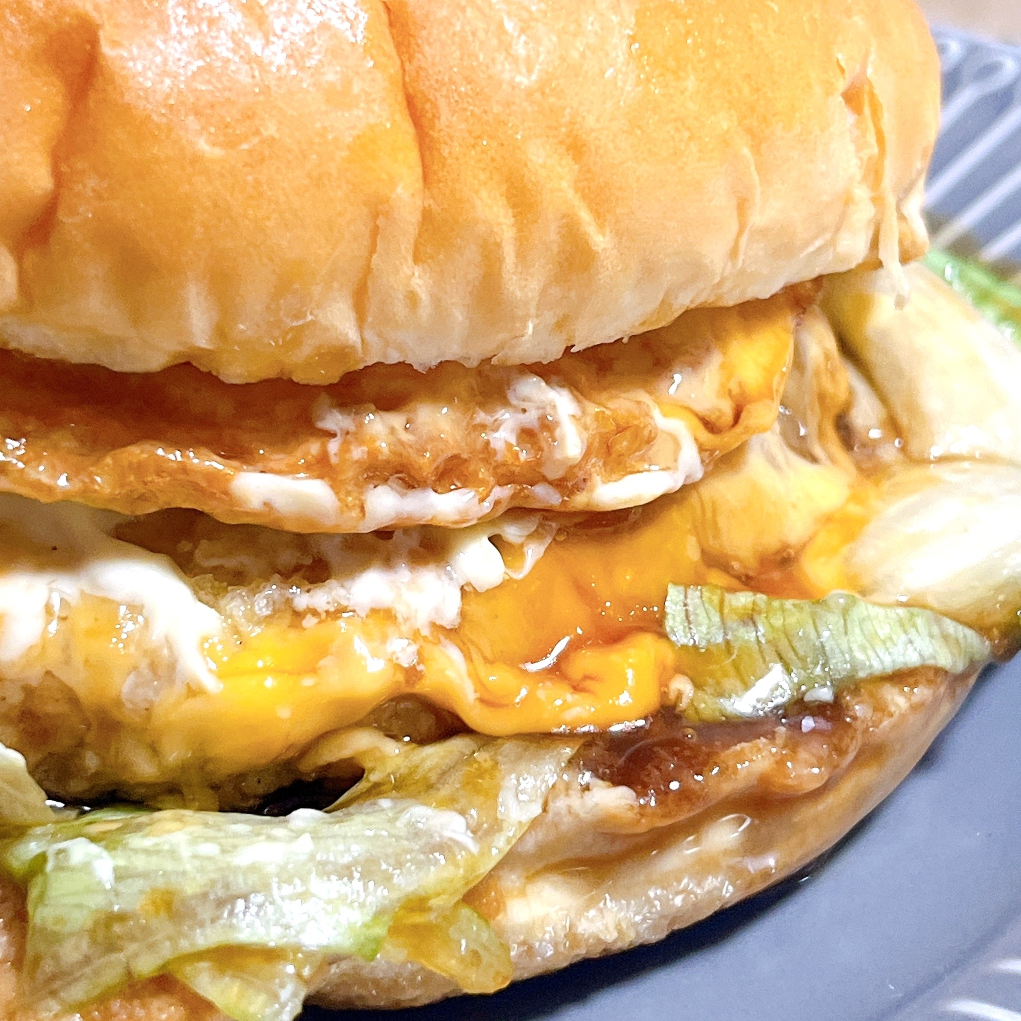 コメダ珈琲店のオススメのメニュー「お月見フルムーンてりやきバーガー」