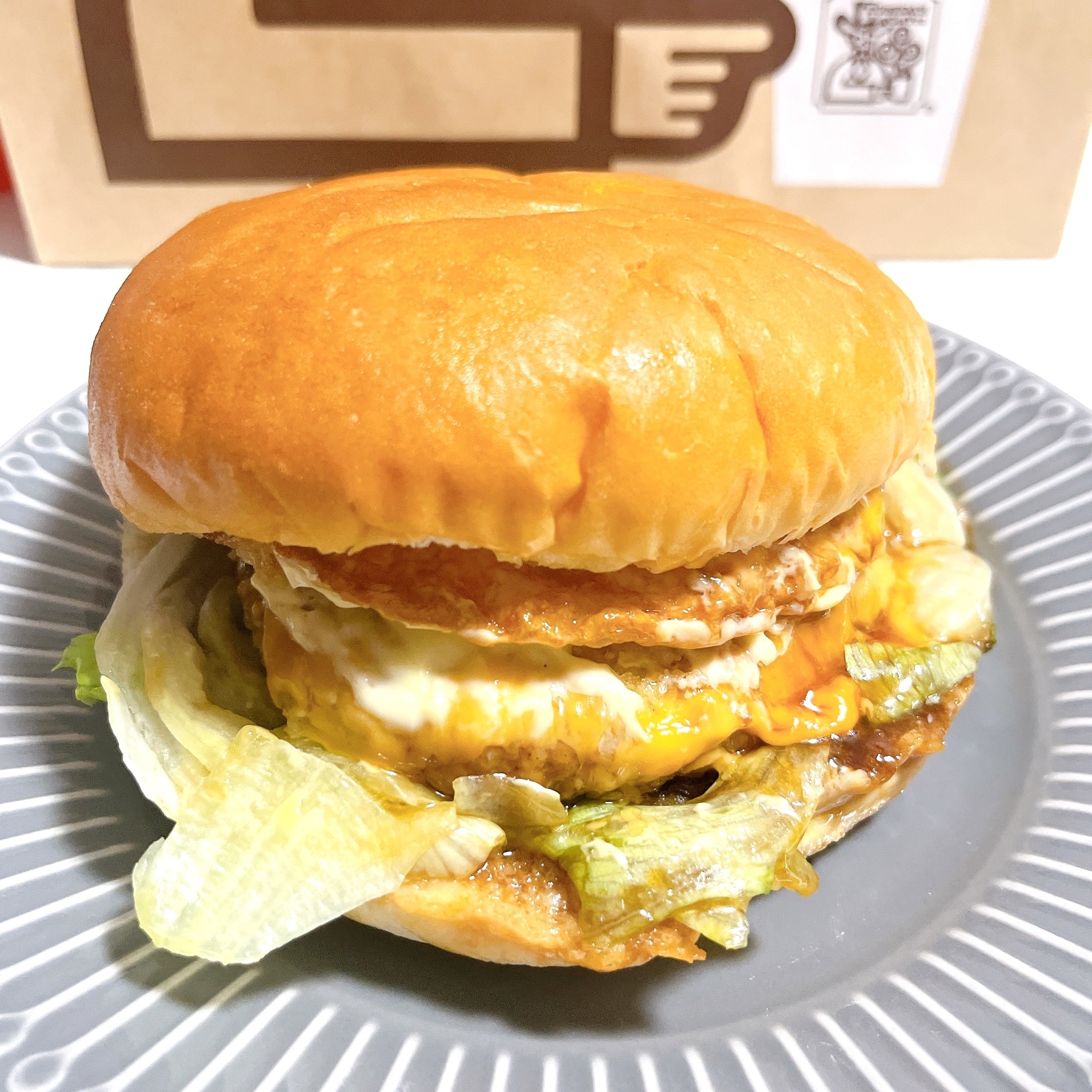 コメダ珈琲店のオススメのメニュー「お月見フルムーンてりやきバーガー」