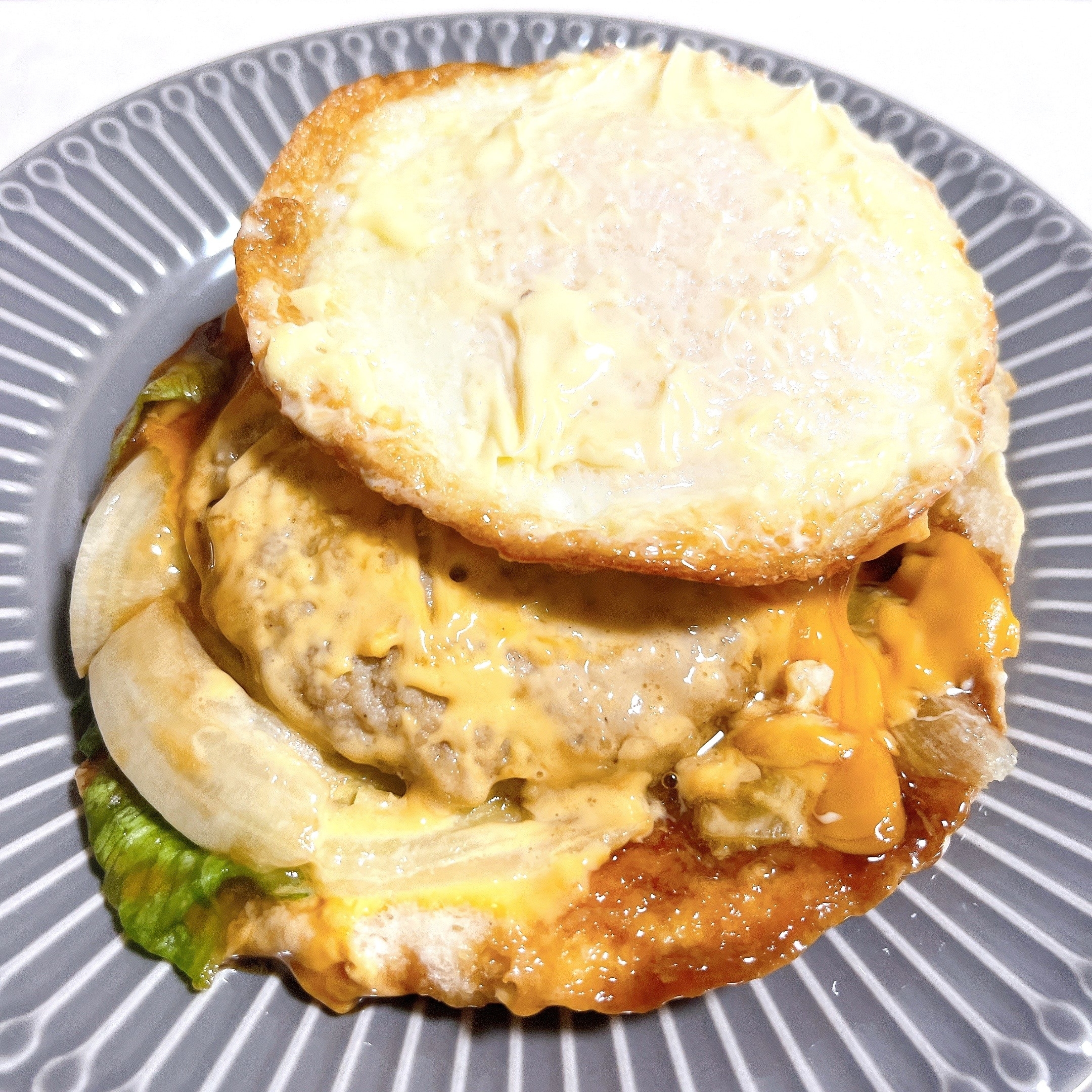 コメダ珈琲店のオススメのメニュー「お月見フルムーンてりやきバーガー」