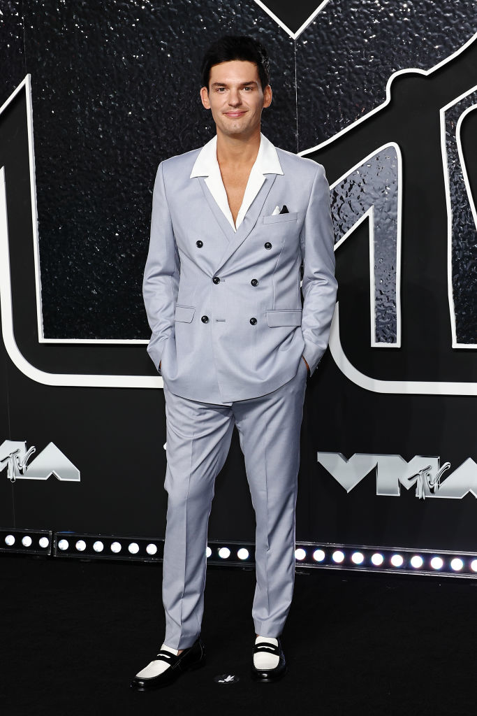 Kevan on the red carpet in a double-breasted suit and dress shoes at the MTV VMAs