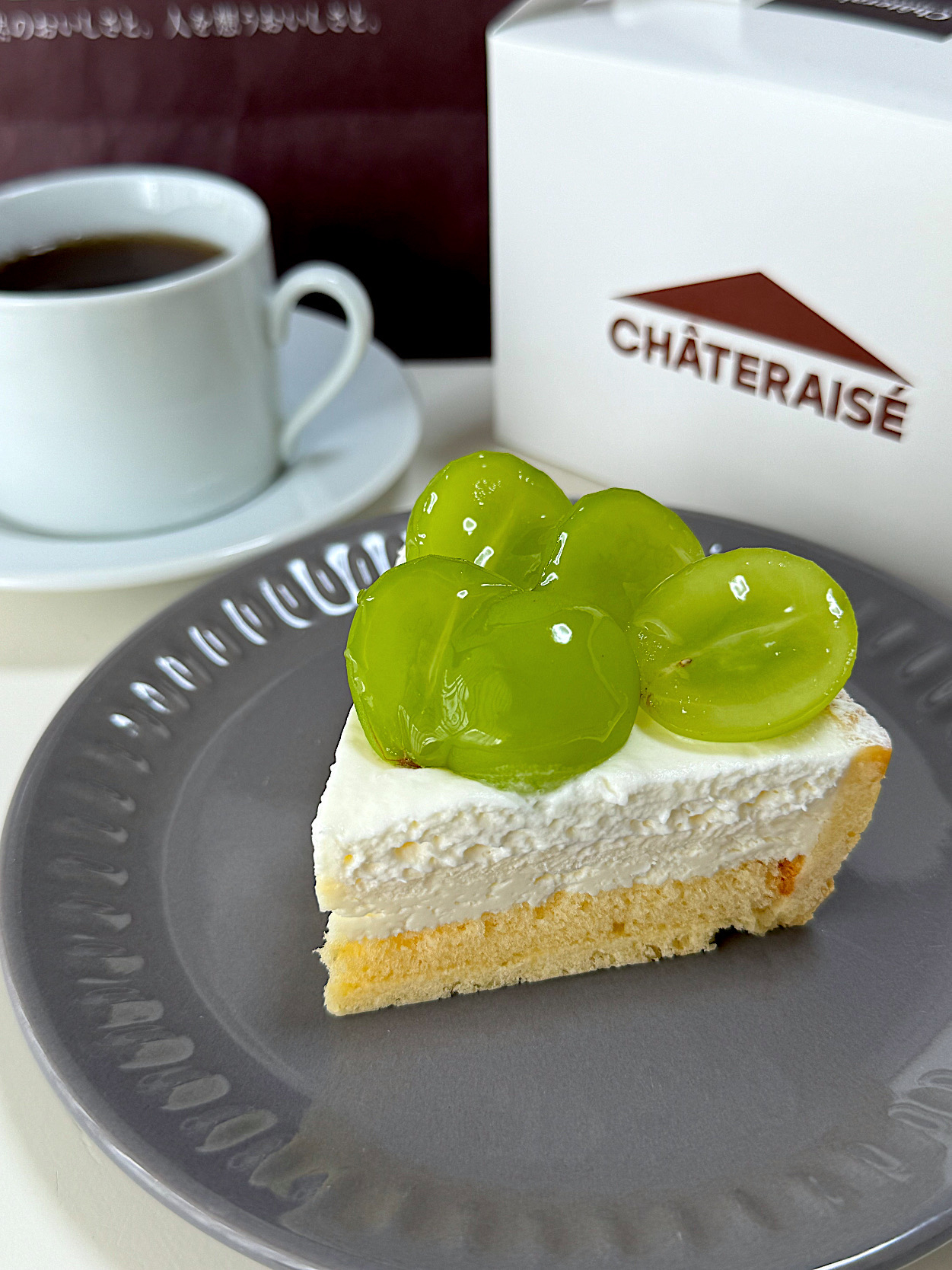 シャトレーゼのおすすめスイーツ「山梨県産シャインマスカットのレアチーズタルト」