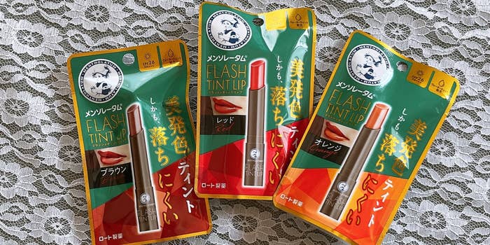 ロート製薬のおすすめコスメ「フラッシュティントリップ」