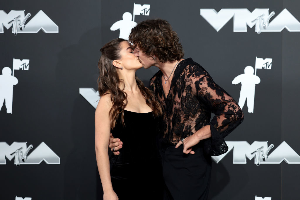 Maggie Thurmon and Benson Boone kiss
