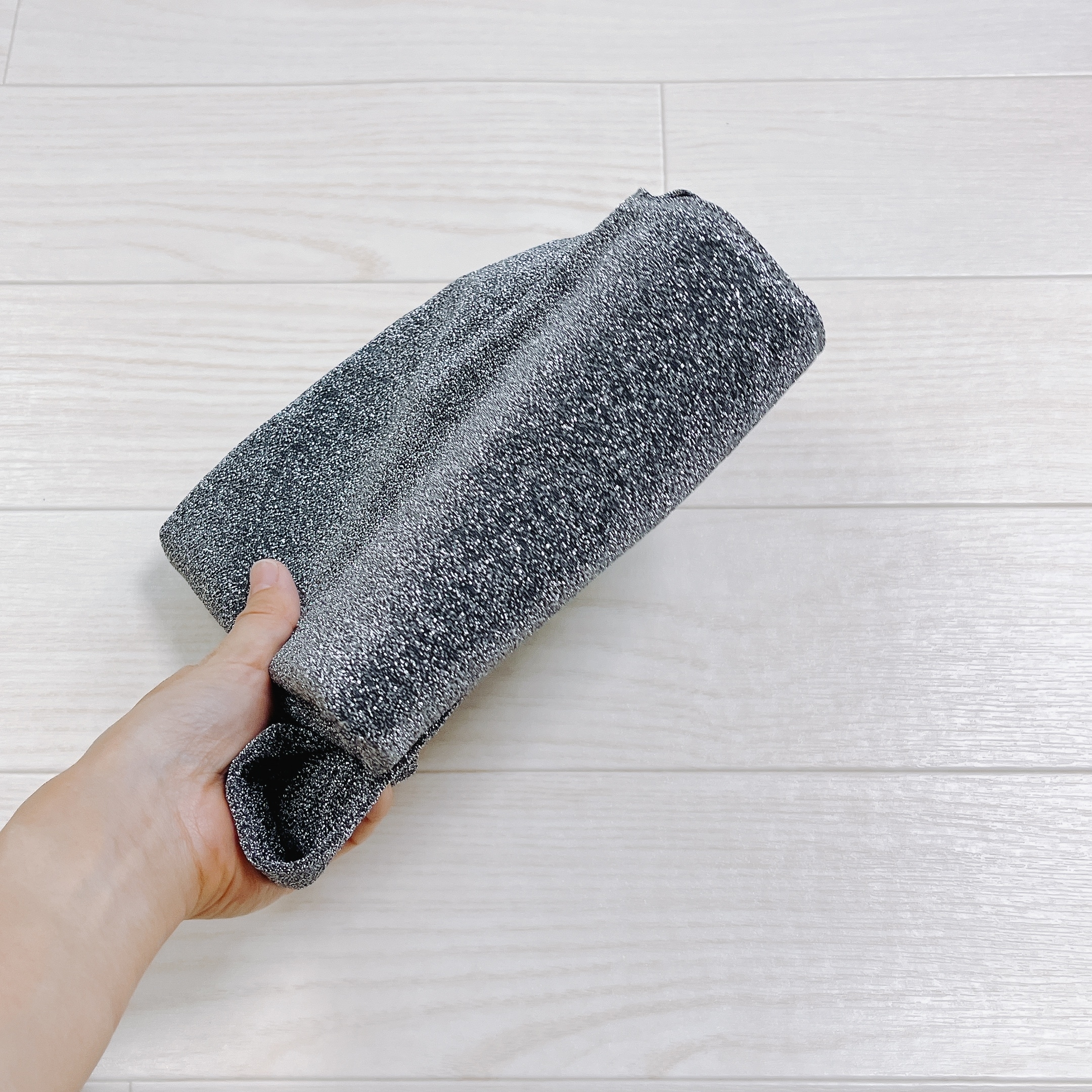 しまむらのおすすめファッションアイテム「リボンチャームツキラメTT」