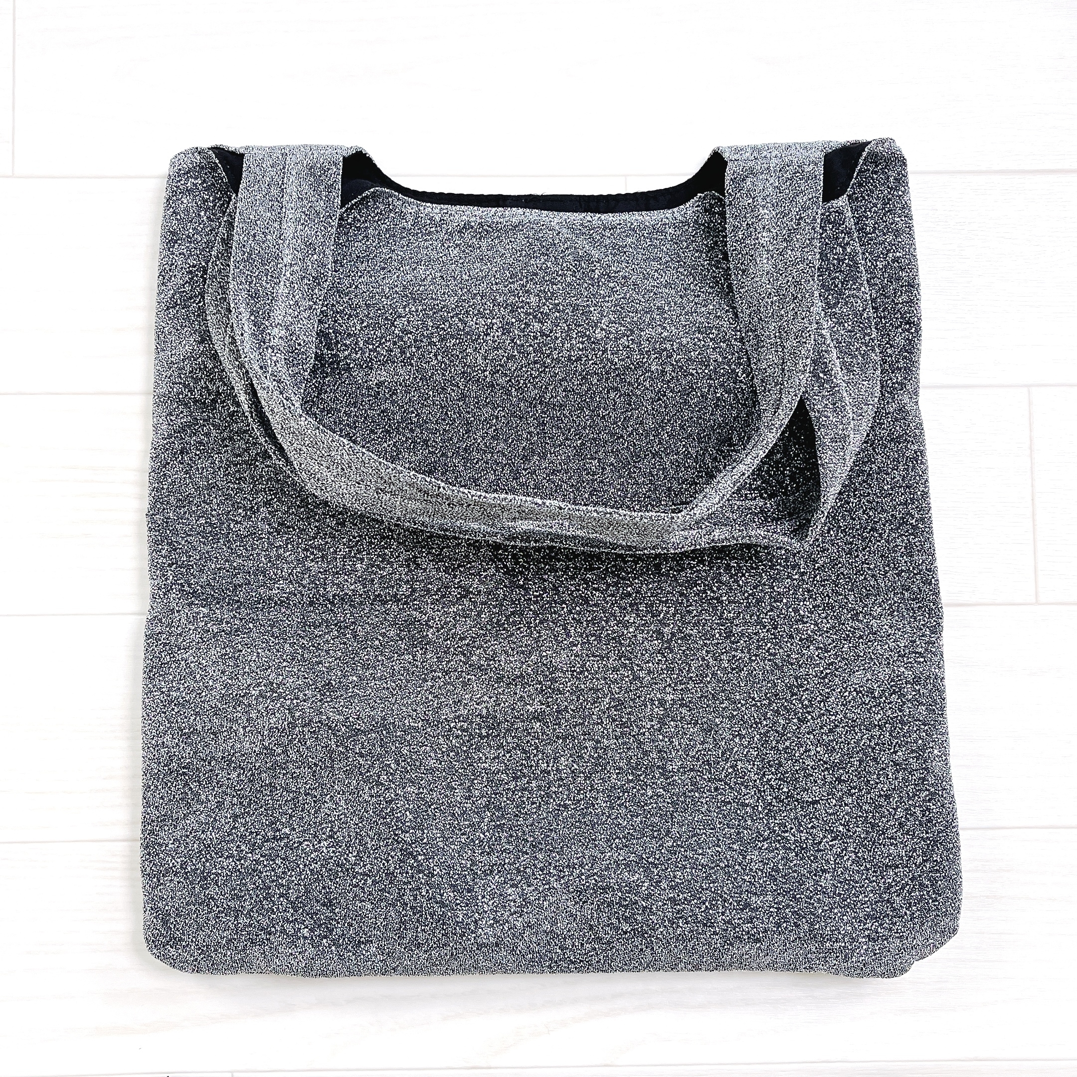 しまむらのおすすめファッションアイテム「リボンチャームツキラメTT」