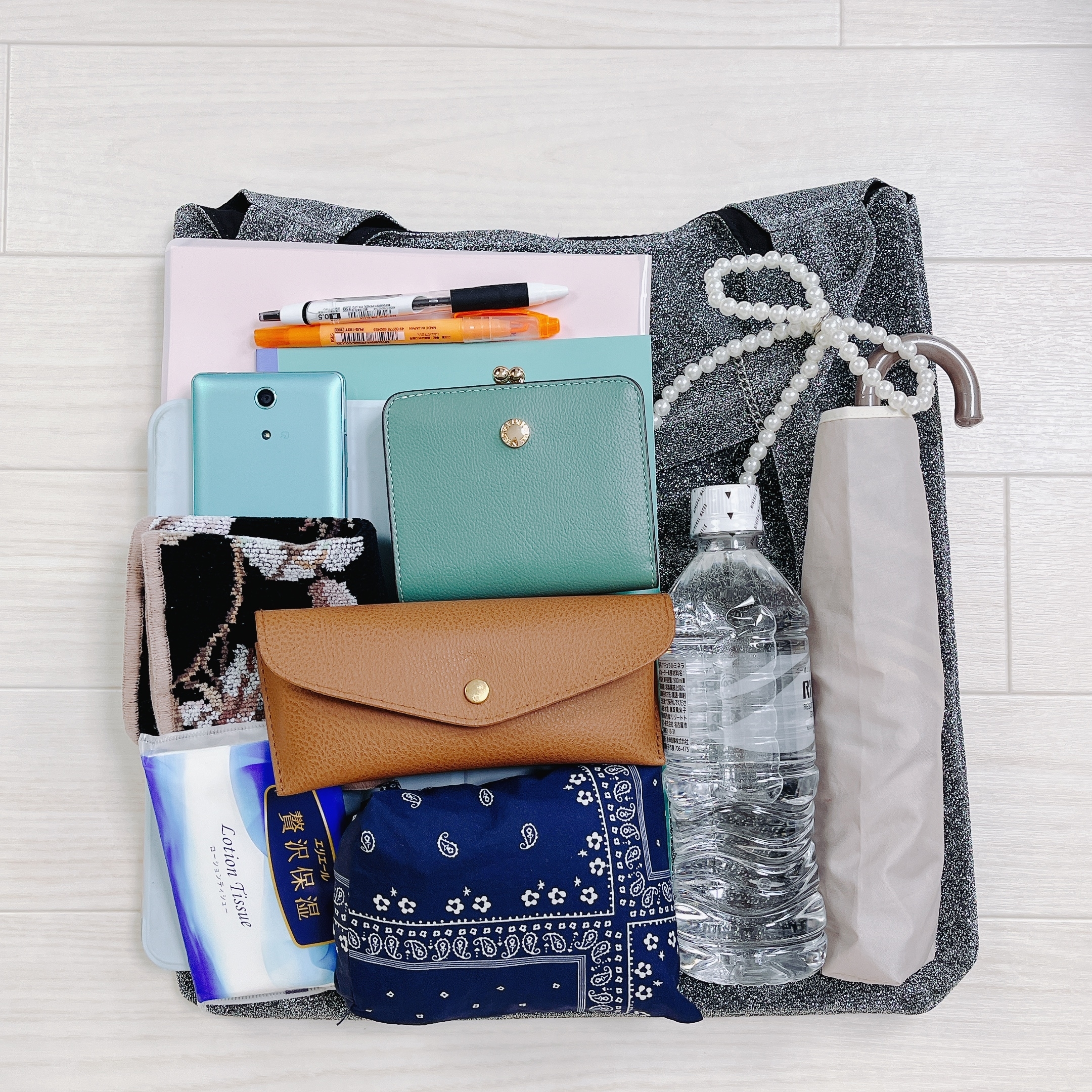 しまむらのおすすめファッションアイテム「リボンチャームツキラメTT」