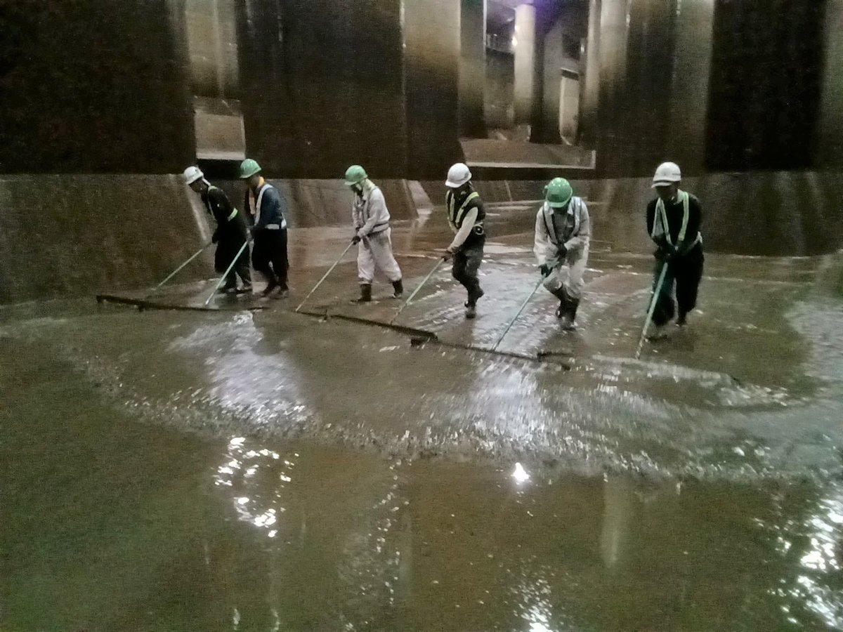 江戸川河川事務所がXに投稿した“地下神殿”の掃除風景