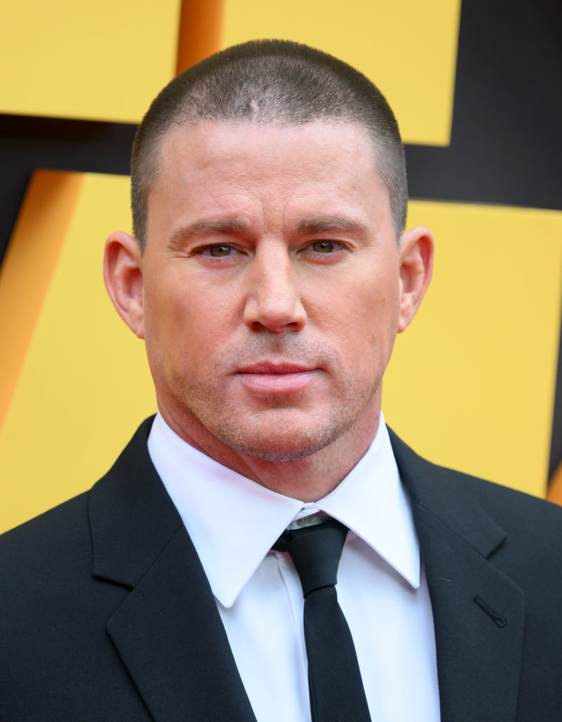 Channing Tatum in a suit and tie at a movie premiere event