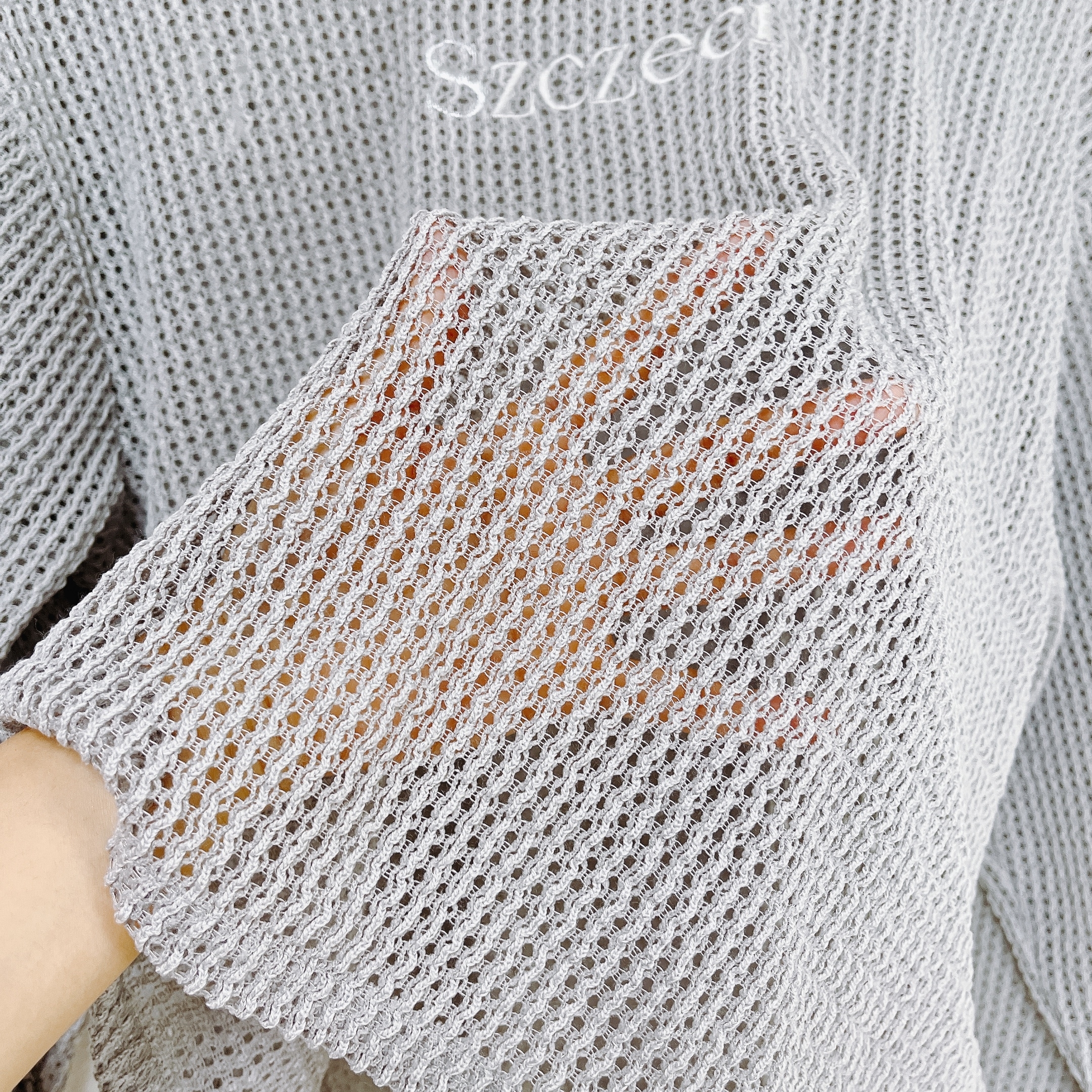 しまむらのオススメのトップス「メッシュロゴシシュウPO」