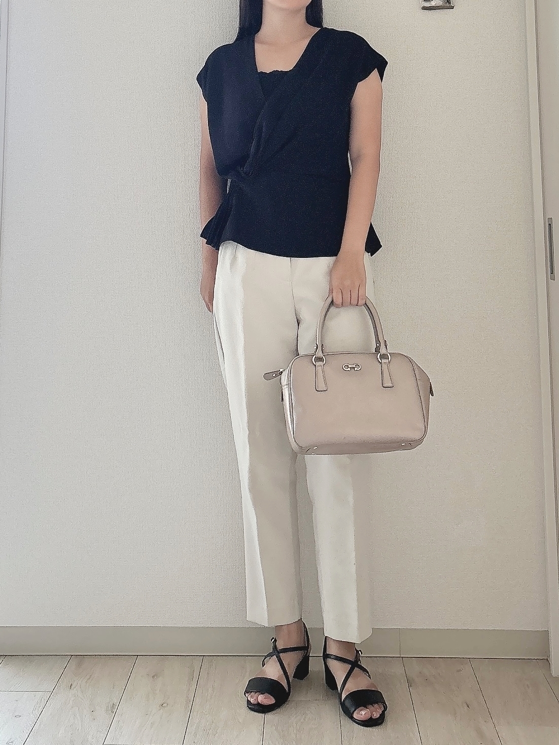 ZARAのおすすめトップス「ノット クレープ トップス」