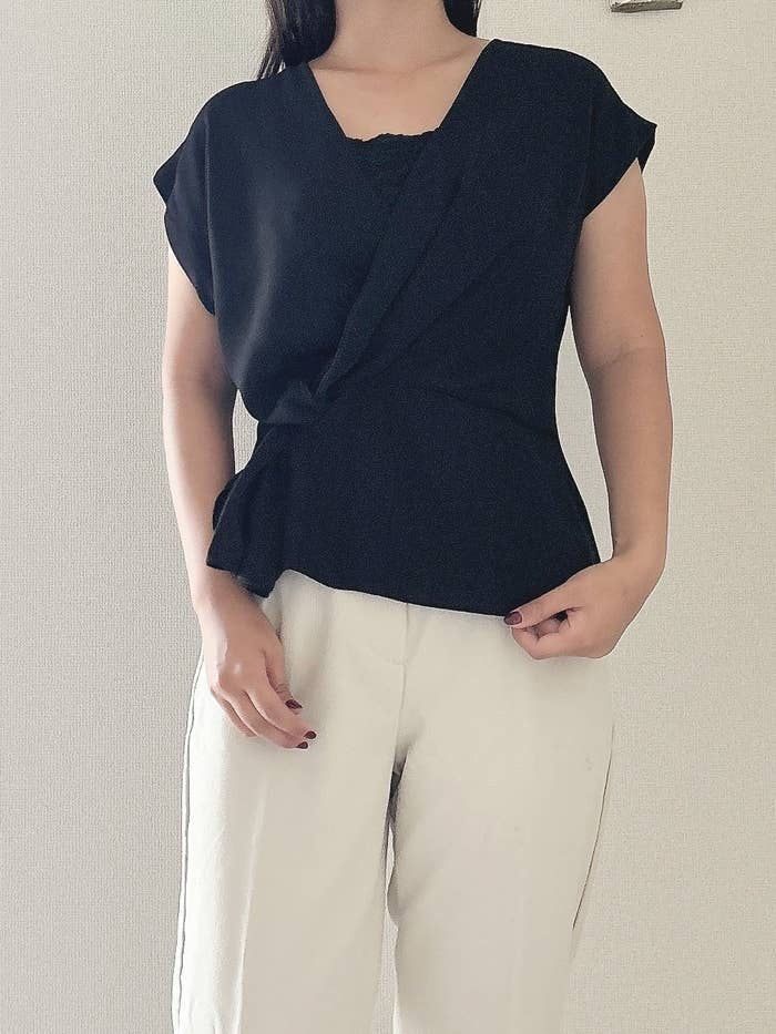 ZARAのおすすめトップス「ノット クレープ トップス」