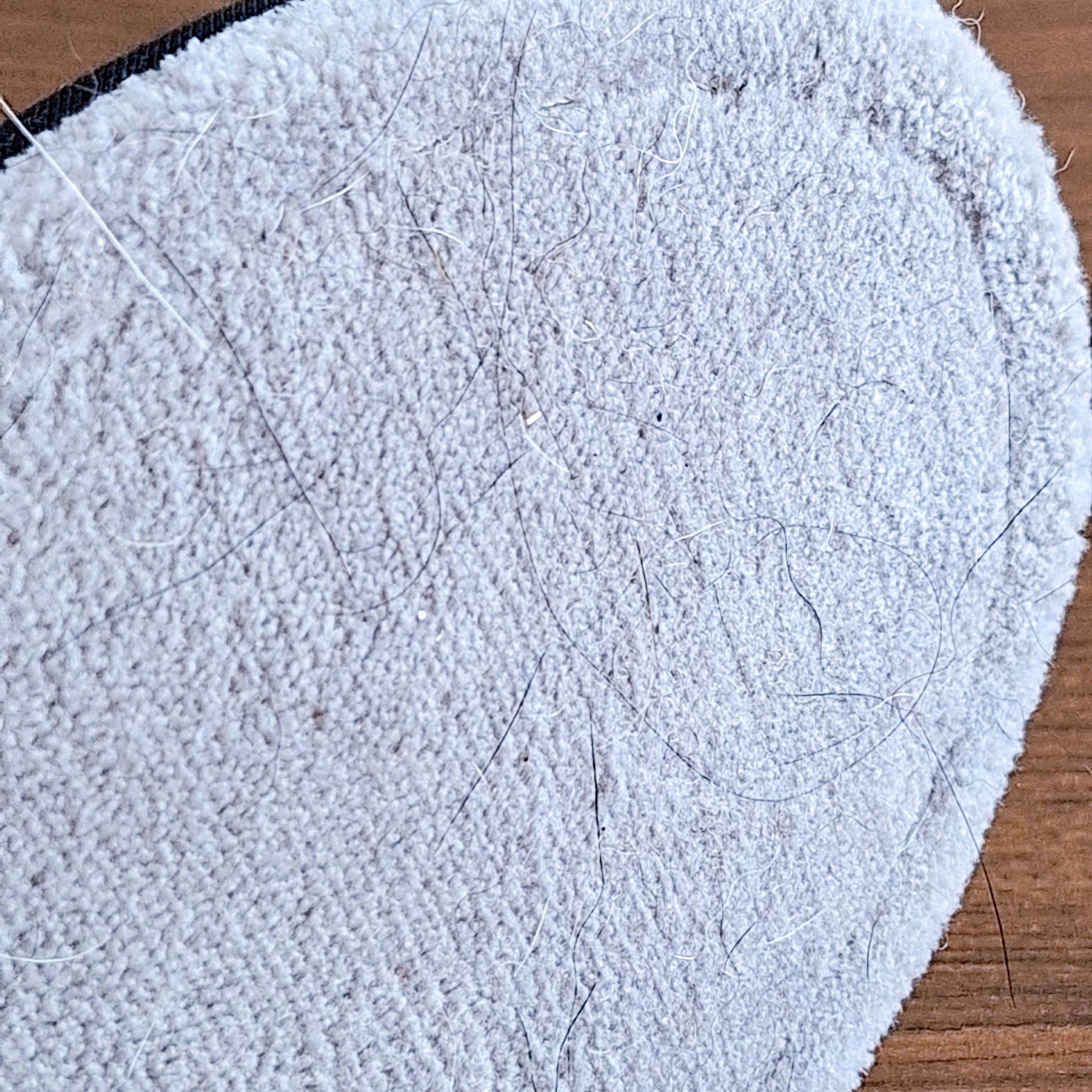 カインズのおすすめ雑貨「掃除もできるスリッパ ミッキー＆ミニー グレー」